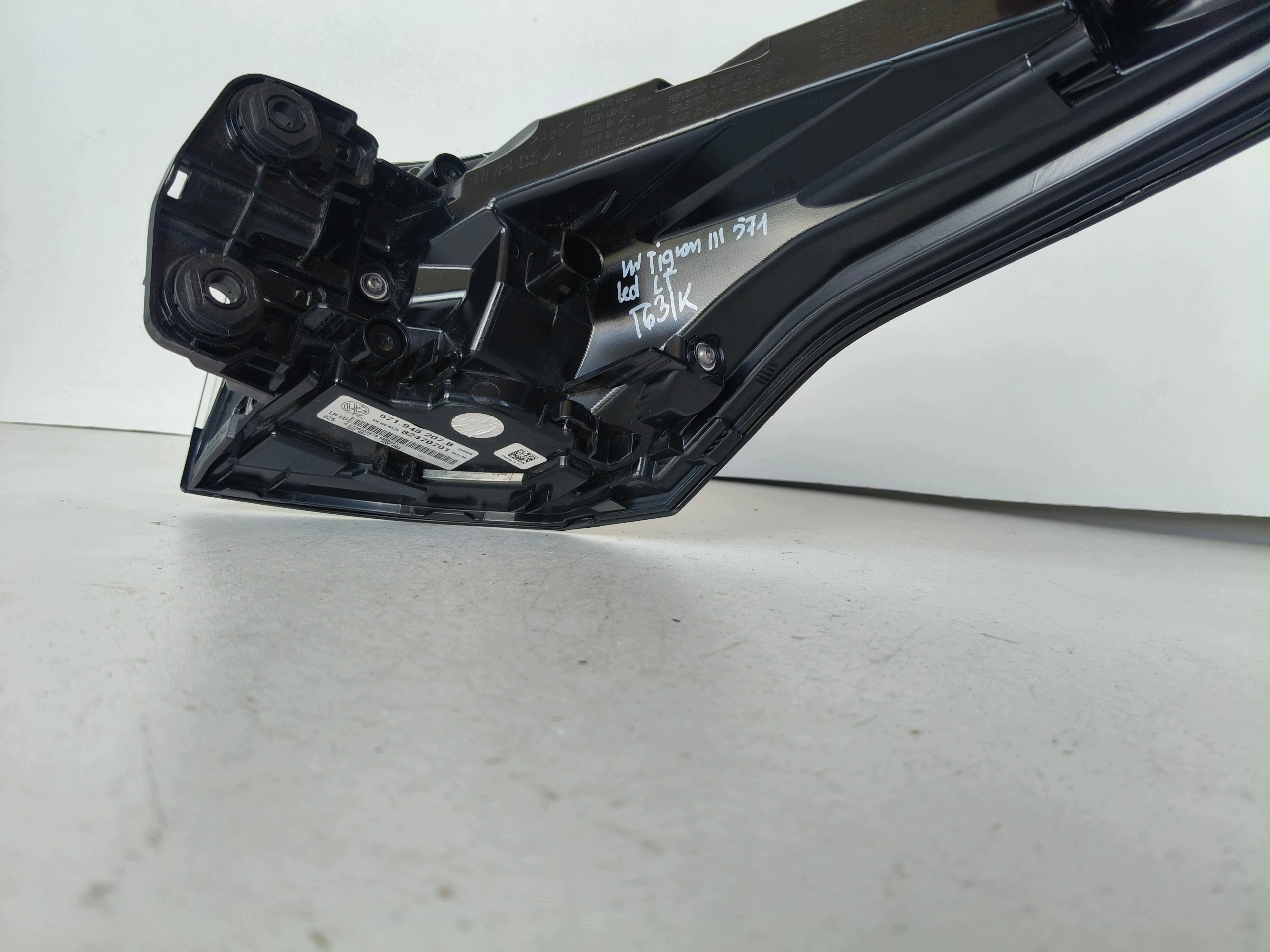 light left rear VW TIGUAN III 571 23- LED IQ LIGHT T63