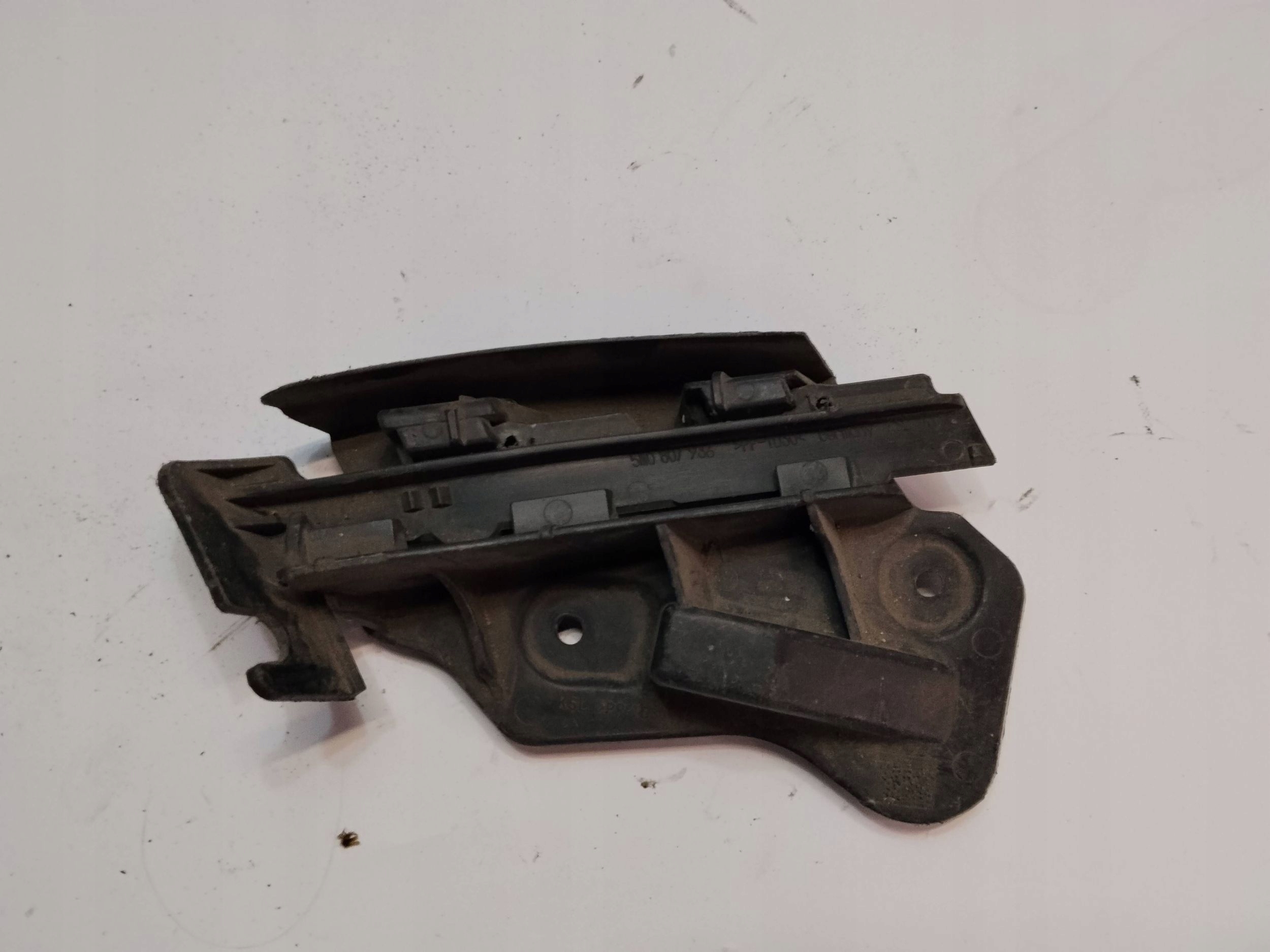 bumper bracket of the front right Volkswagen Golf plus 2005-2013 5M0807936