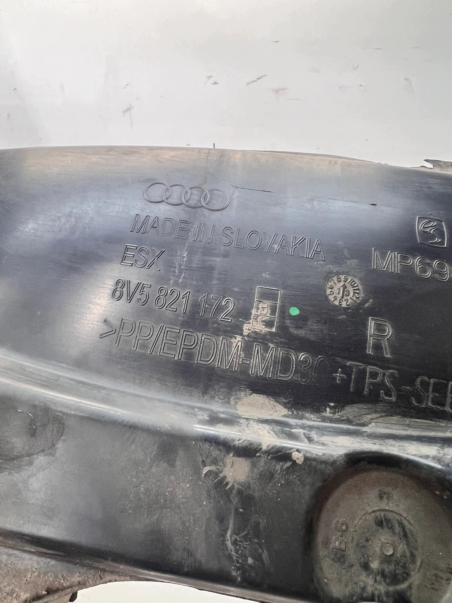 mudguard right front AUDI A3 8V sedan 8V5821172B