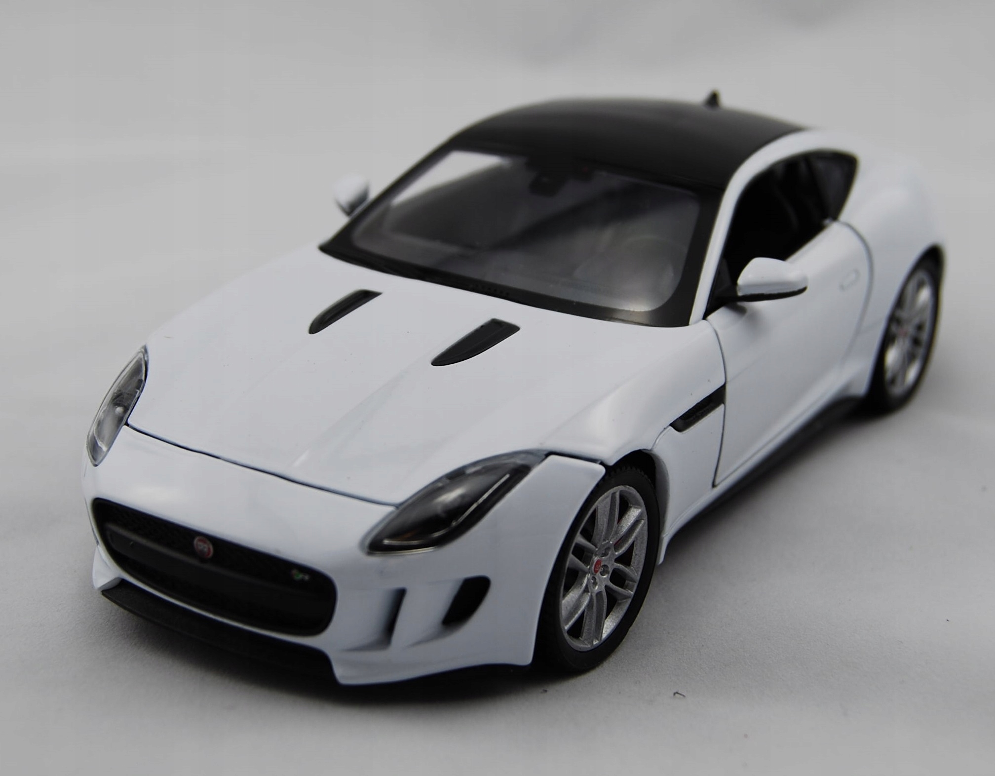 Welly Jaguar F-type Kupé Bílá 1:24 Nový Kovový Model