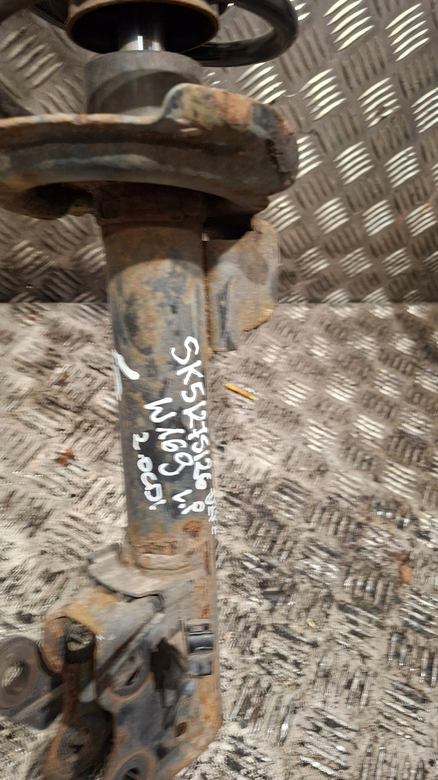 shock absorber spring left front MERCEDES W169 2.0CDI