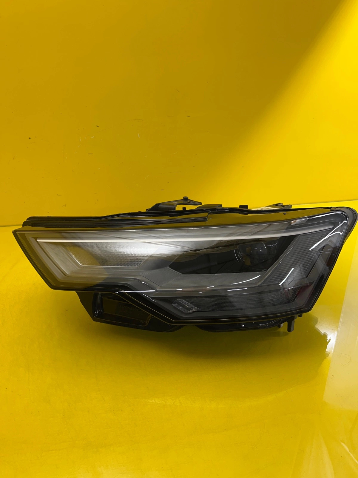 light left Audi A6 C8 4K Full Led 4K0941033