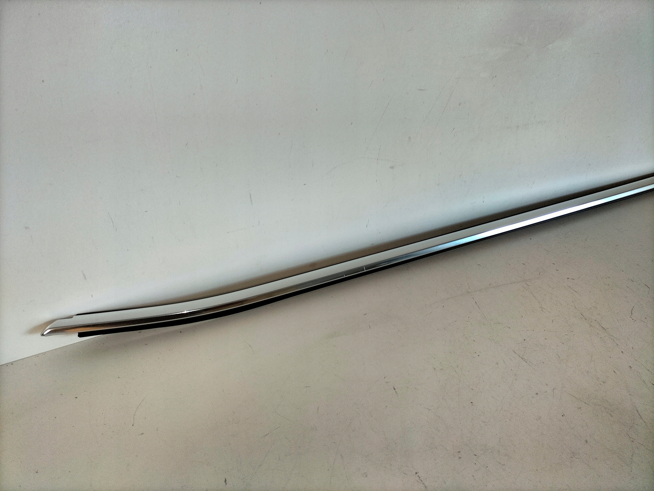 moulding dust door front left SKODA SUPERB III 15