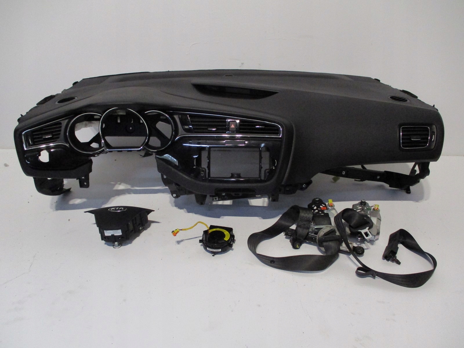 dashboard KIA CEED 15R