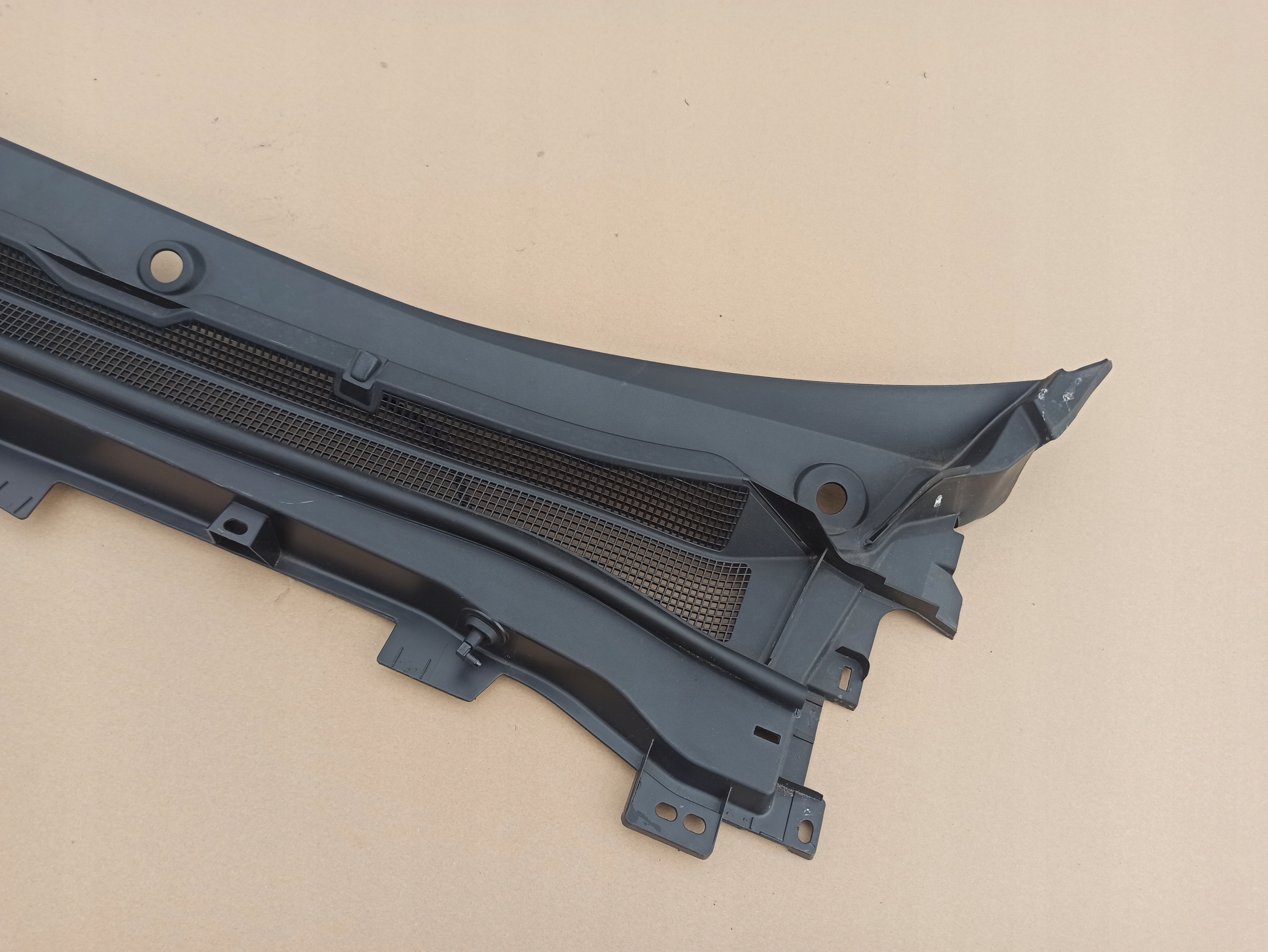 MUSTANG MACH E PODSZYBIE OSŁONA LJ8B-R02216-AEW Wersja Europejska