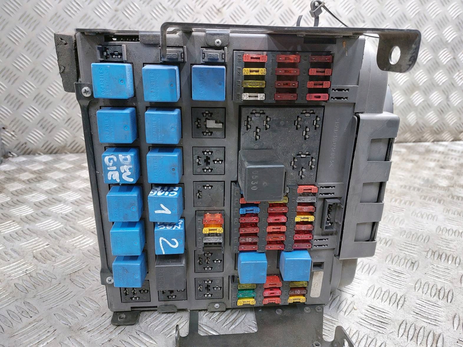 SKRZYNKA BEZPIECZNIKÓW RENAULT PREMIUM 420 DCI Numer katalogowy części 5010466950