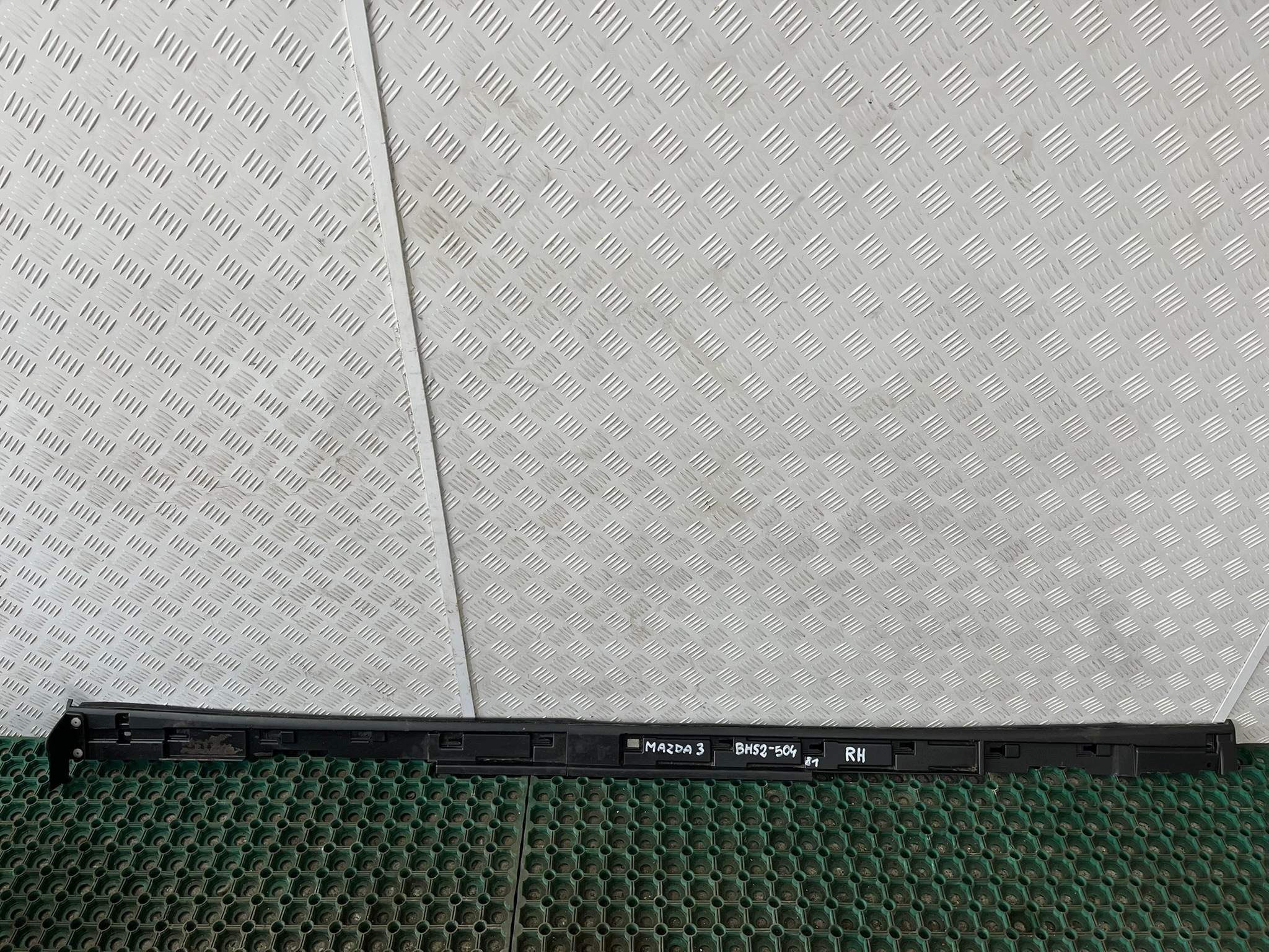 MAZDA 3 BM 13-17 moulding threshold right cap BHS2-50481 RH OE