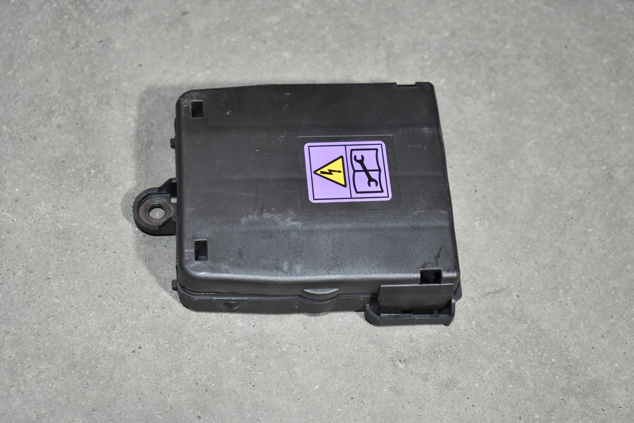 IDEALNA compartment ROZDZIELACZ PRADU BMW G70 1