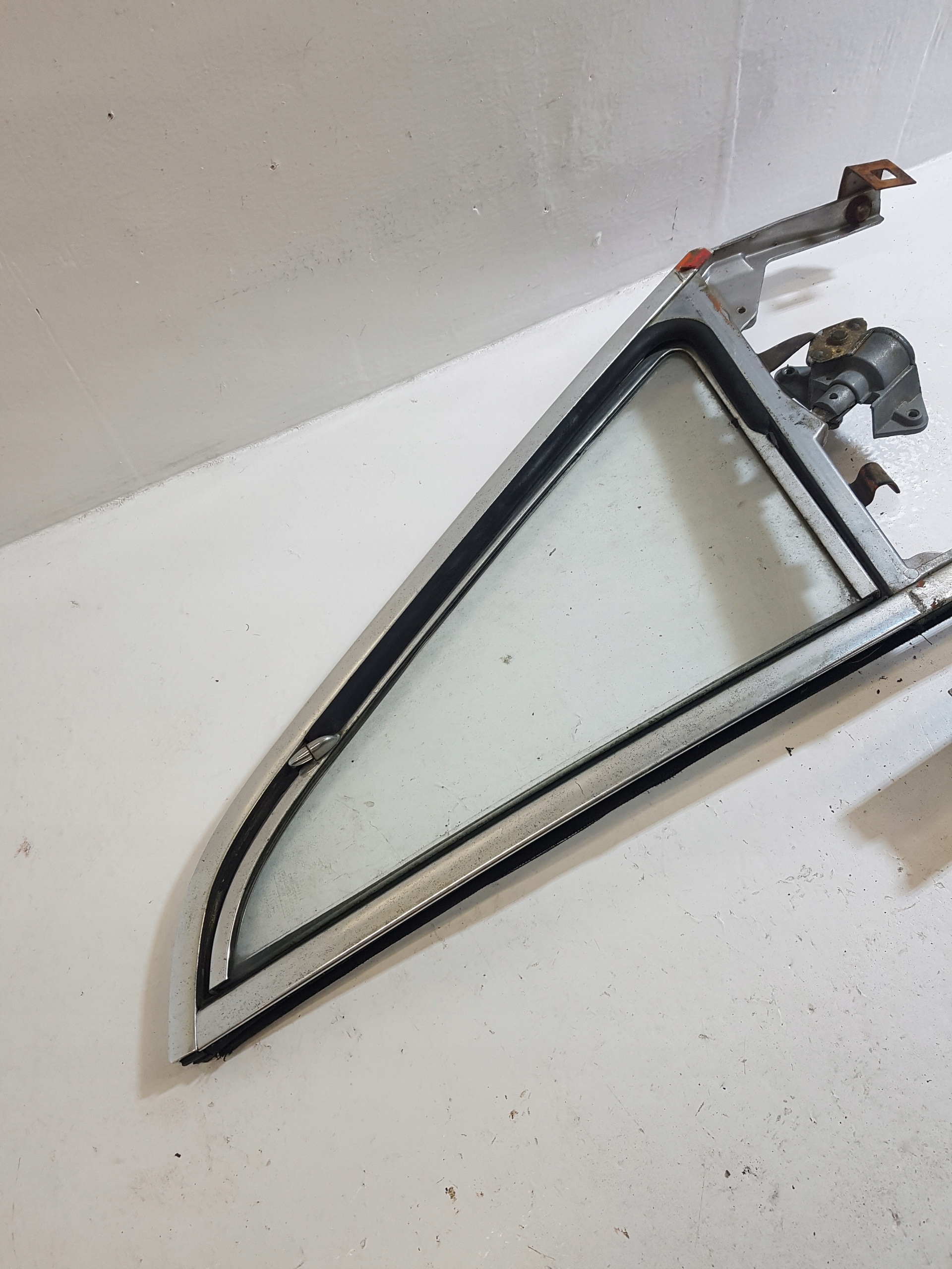 window TROJKATNA right front 3D BMW E10 1602