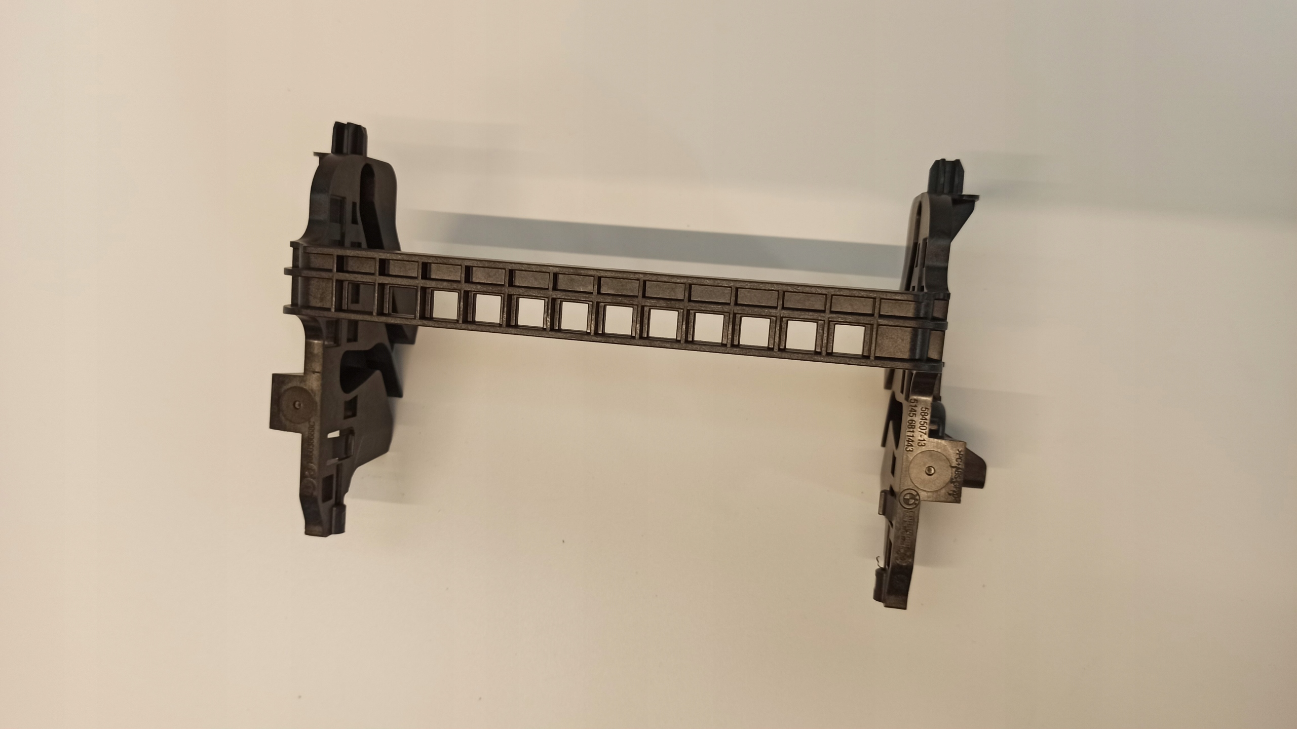 BMW G20 крепление радиоприемник 6811443