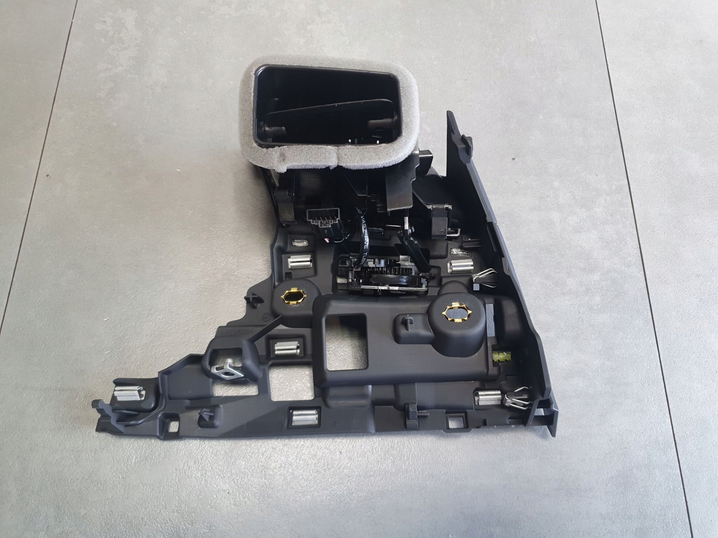 Audi Q8 grid air conditioning devices side of the dashboard 4M8820901J