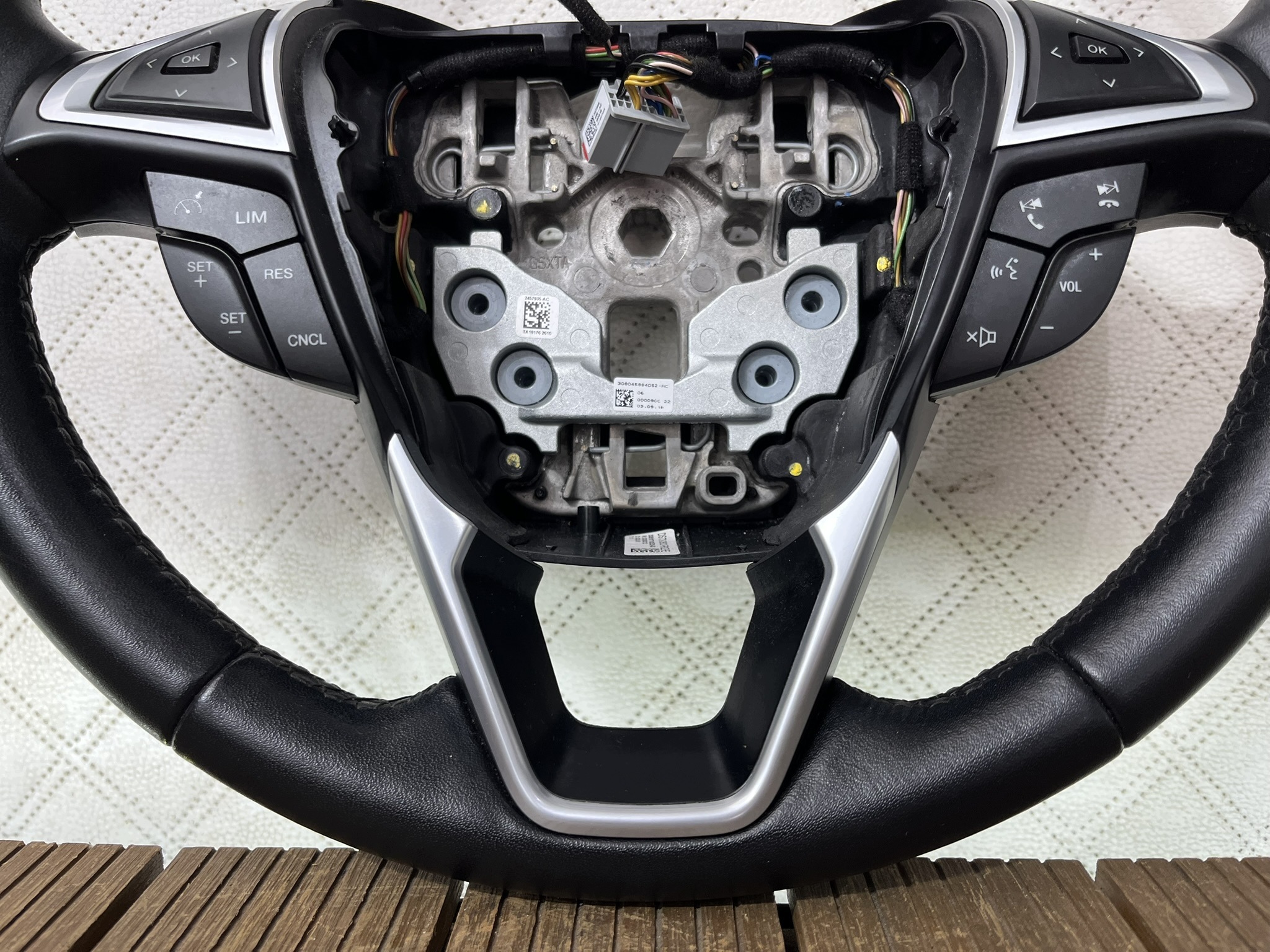 FORD MONDEO MK5 14-18 steering wheel, leather MULTIFUNKCYJNA nice leather