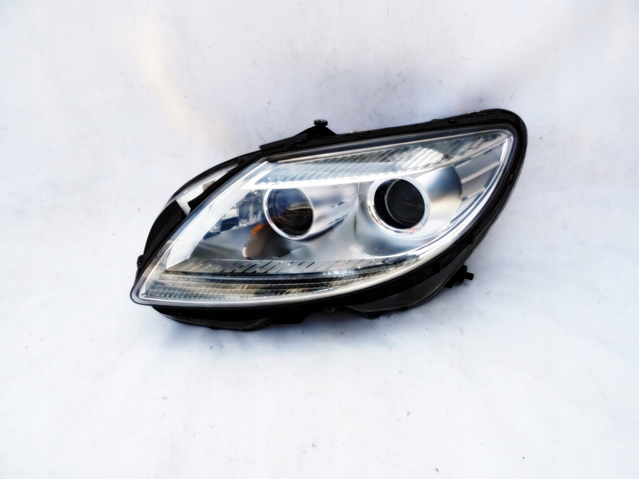 LAMPA REFLEKTOR LEWA XENON MERCEDES W216 CL