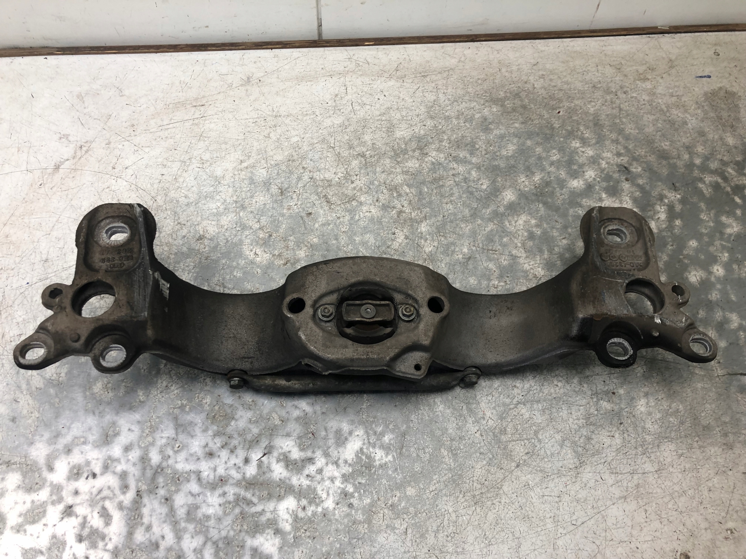 strebe Getriebehalter AUTOMAT AUDI A4 B6 8E0399263AB