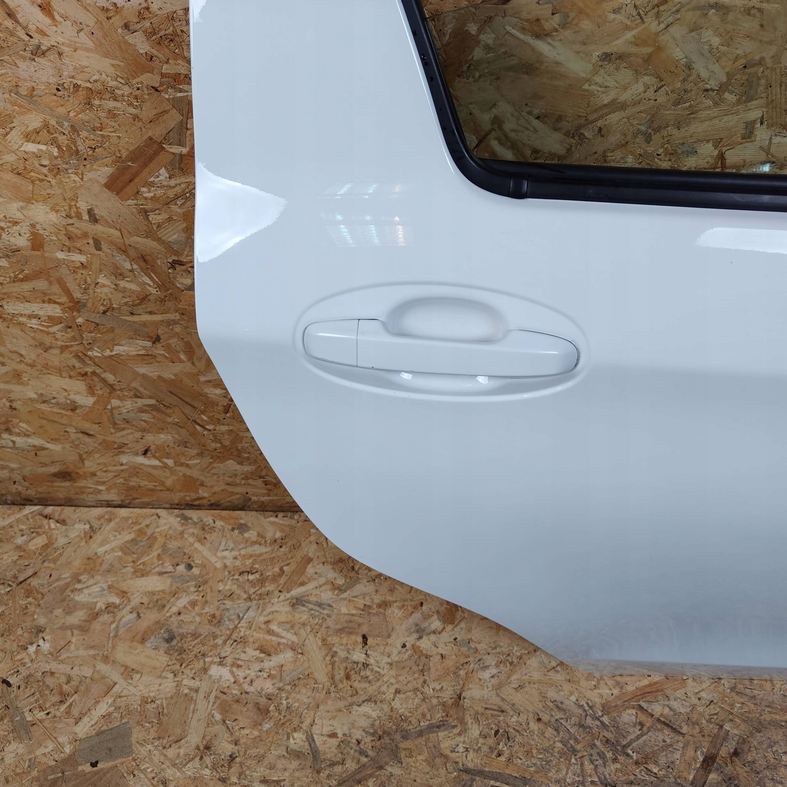 door rear. rear part side right Toyota Yaris III
