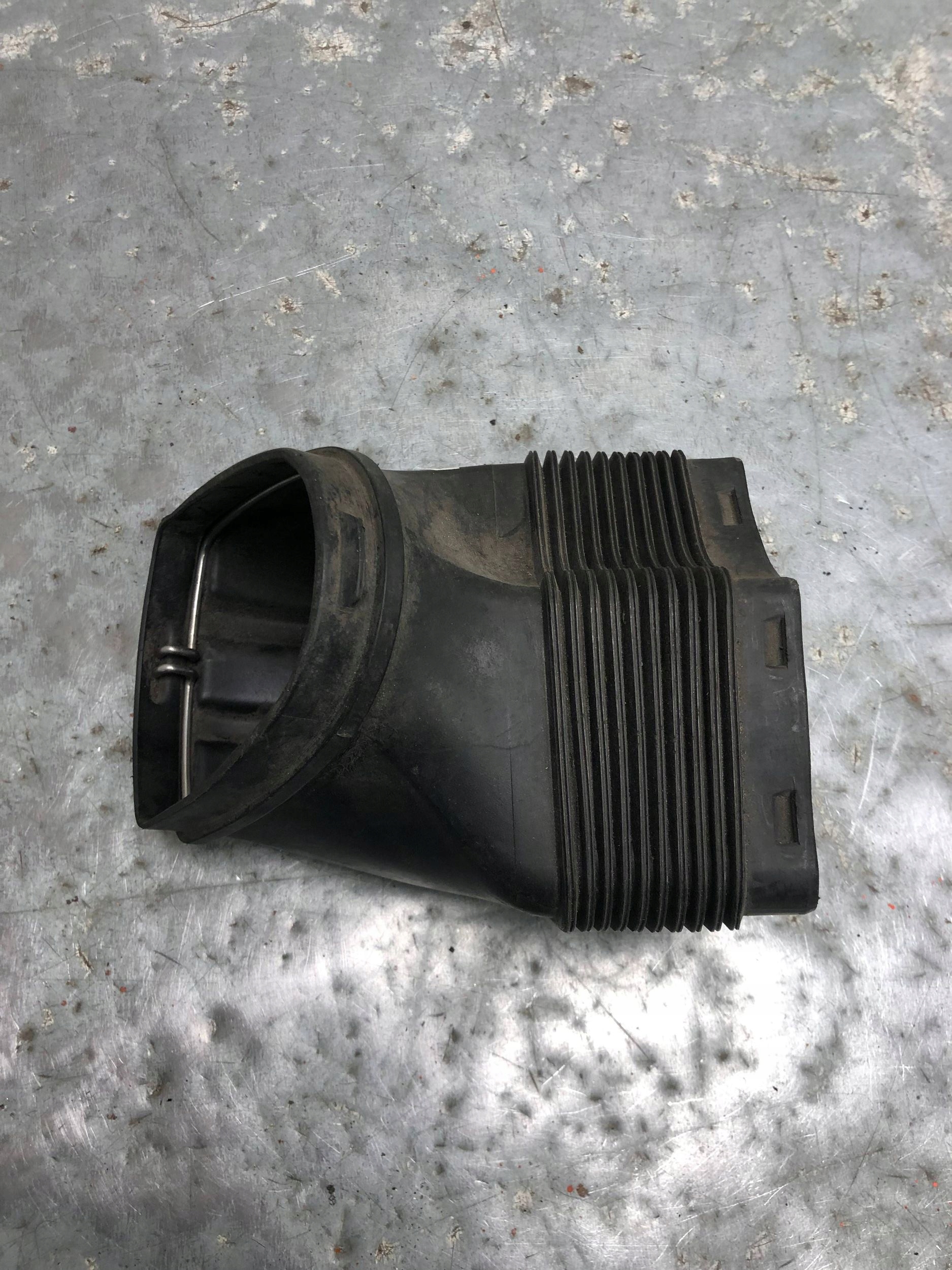 pipe air hose AUDI A6 C6 07L129739