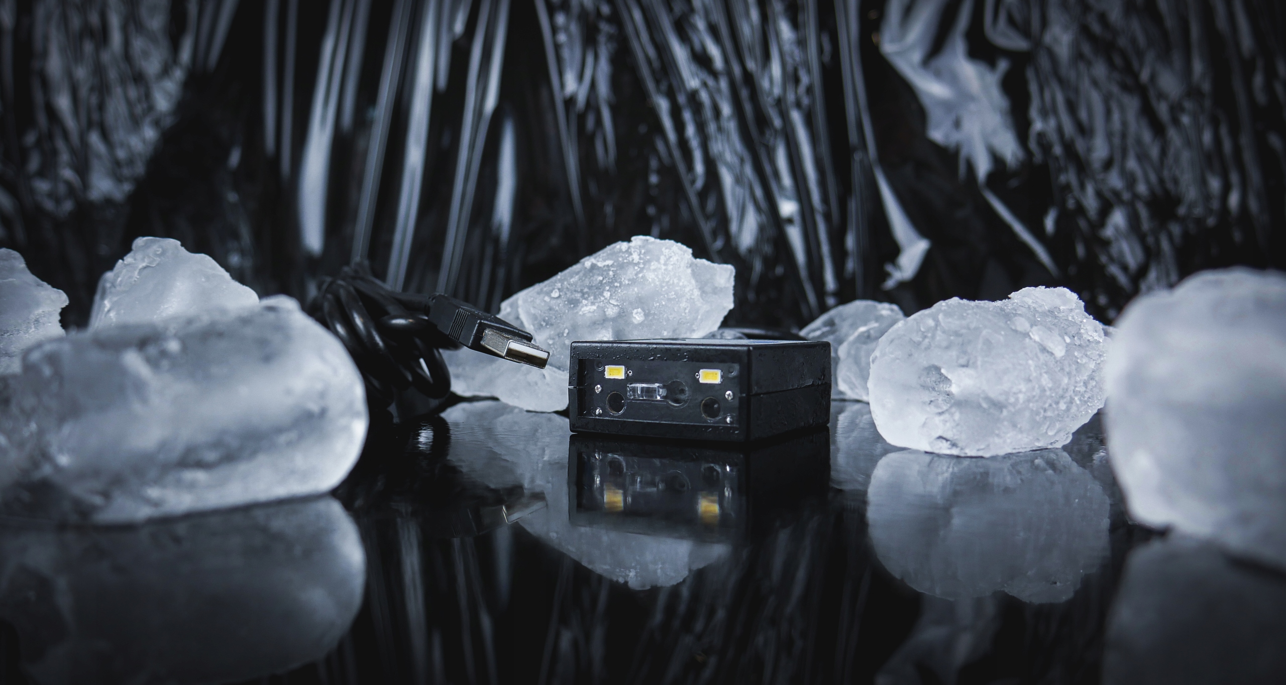 SKANER KODÓW QR AZTEC STACJONARNY PRZEWODOWY USB Virtual COM IP54 automat Prędkość odczytu 200 skanów/s