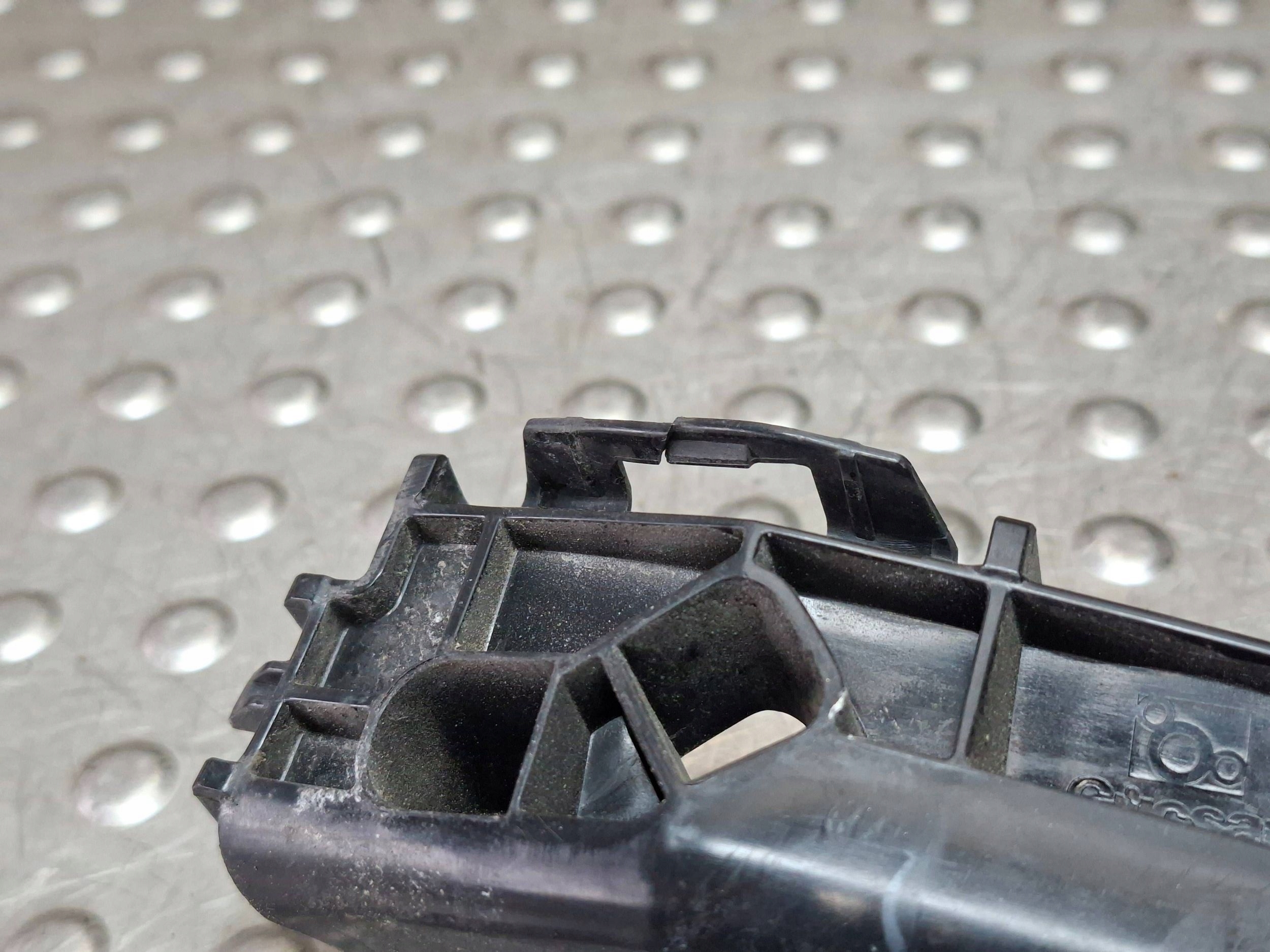 Support Support plaque Pare choc Arrière Gauche TOYOTA COROLLA E12 19- Berline 52576-02210