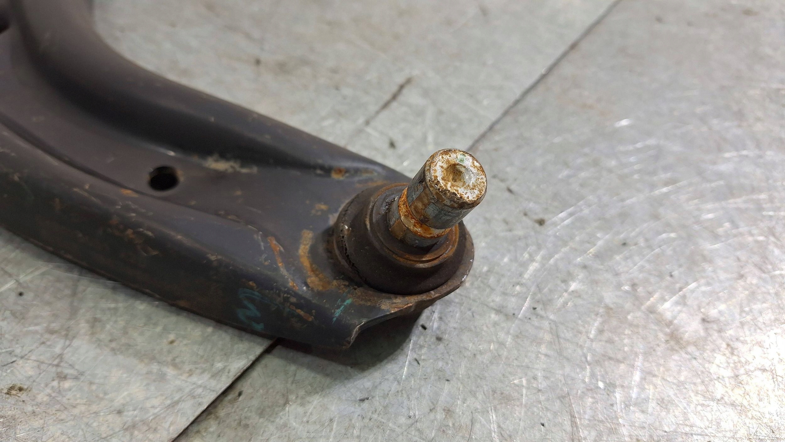 arm left front E4B1-3051-A2D FORD KA plus