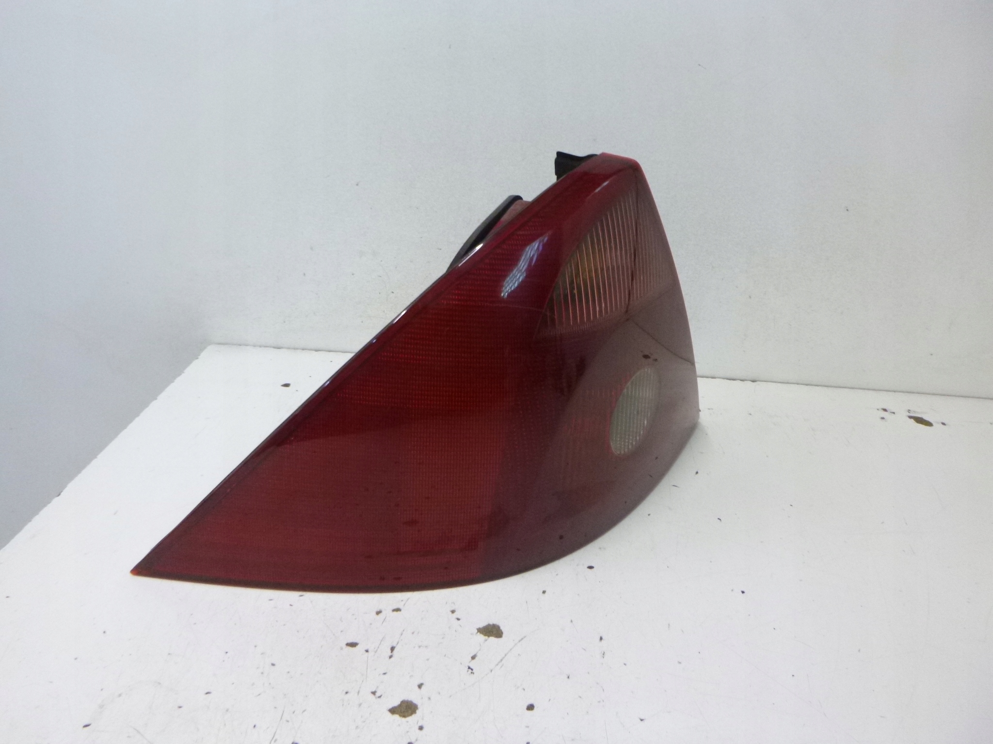 light rear Ford Mondeo III sedan HB 01r.