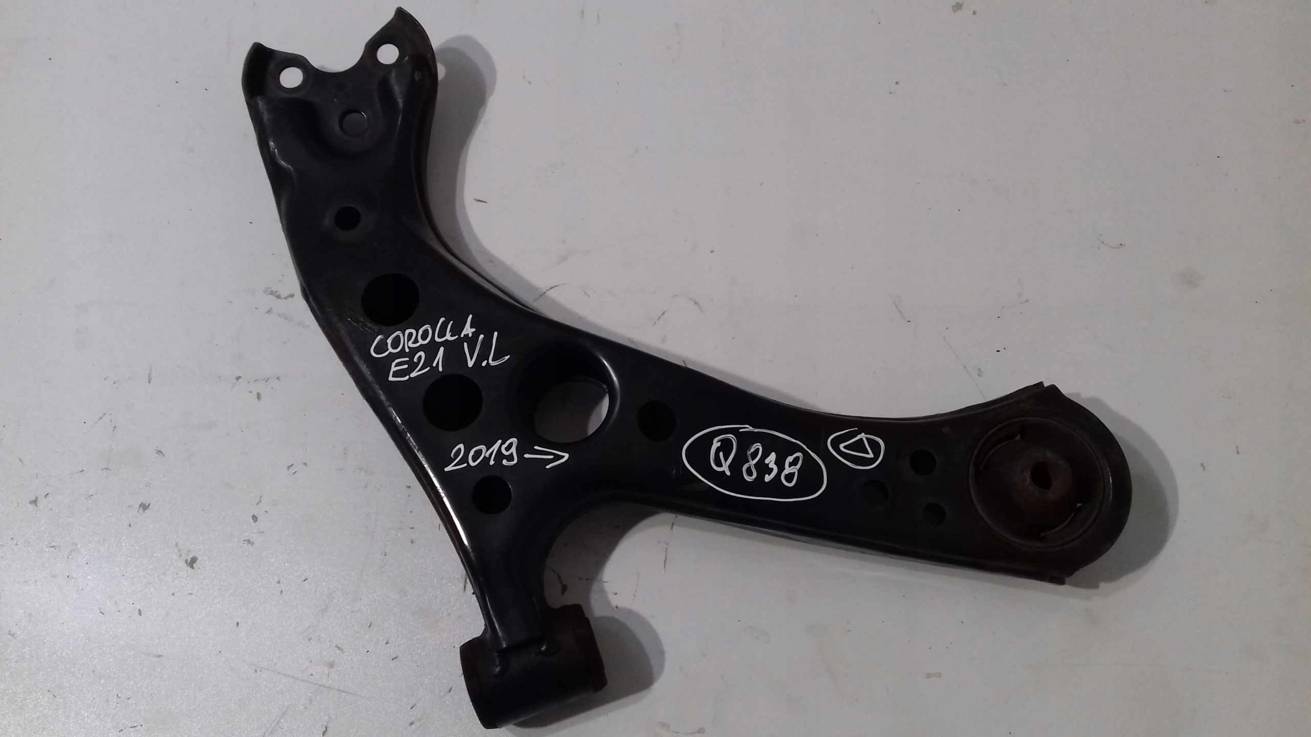 TOYOTA COROLLA E21 arm left front 2019