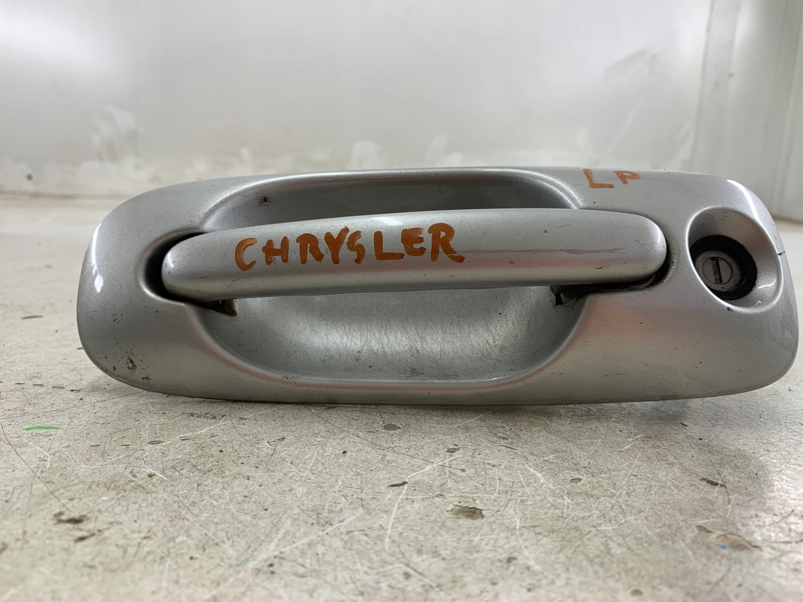 CHRYSLER VOYAGER IV handle exterior left front SREBRNA