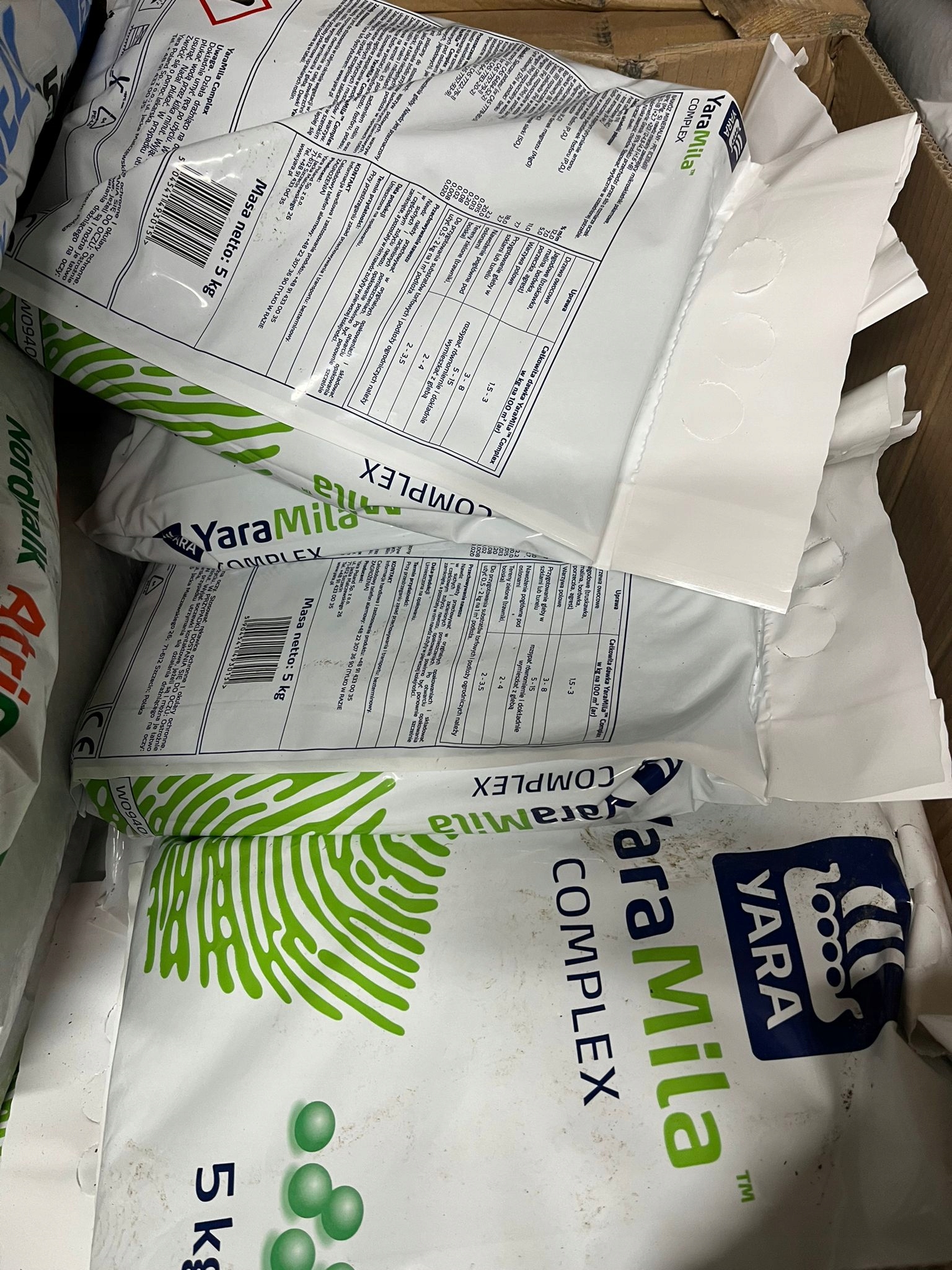 HYDROCOMPLEX YARA MILA COMPLEX NAWÓZ DO TRAWY UNIWER. 12-11-18 5KG NORWESKI Forma granulat