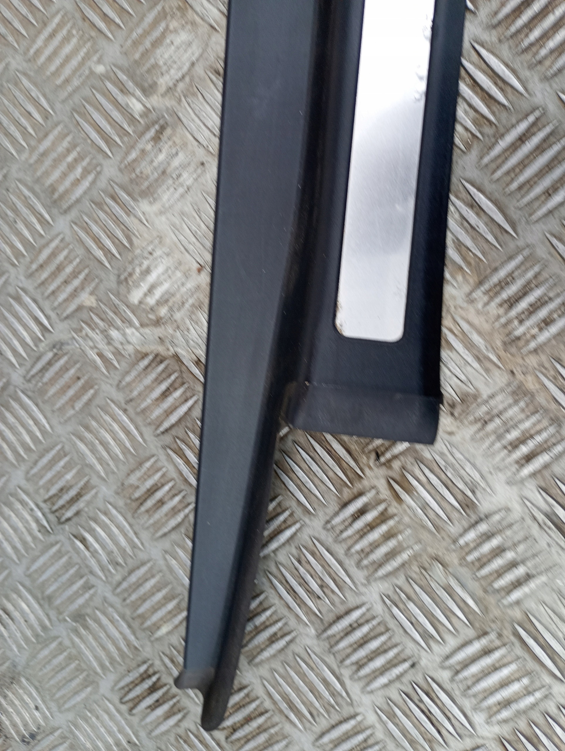 MERCEDES W203 cap moulding threshold left or right rear part inner
