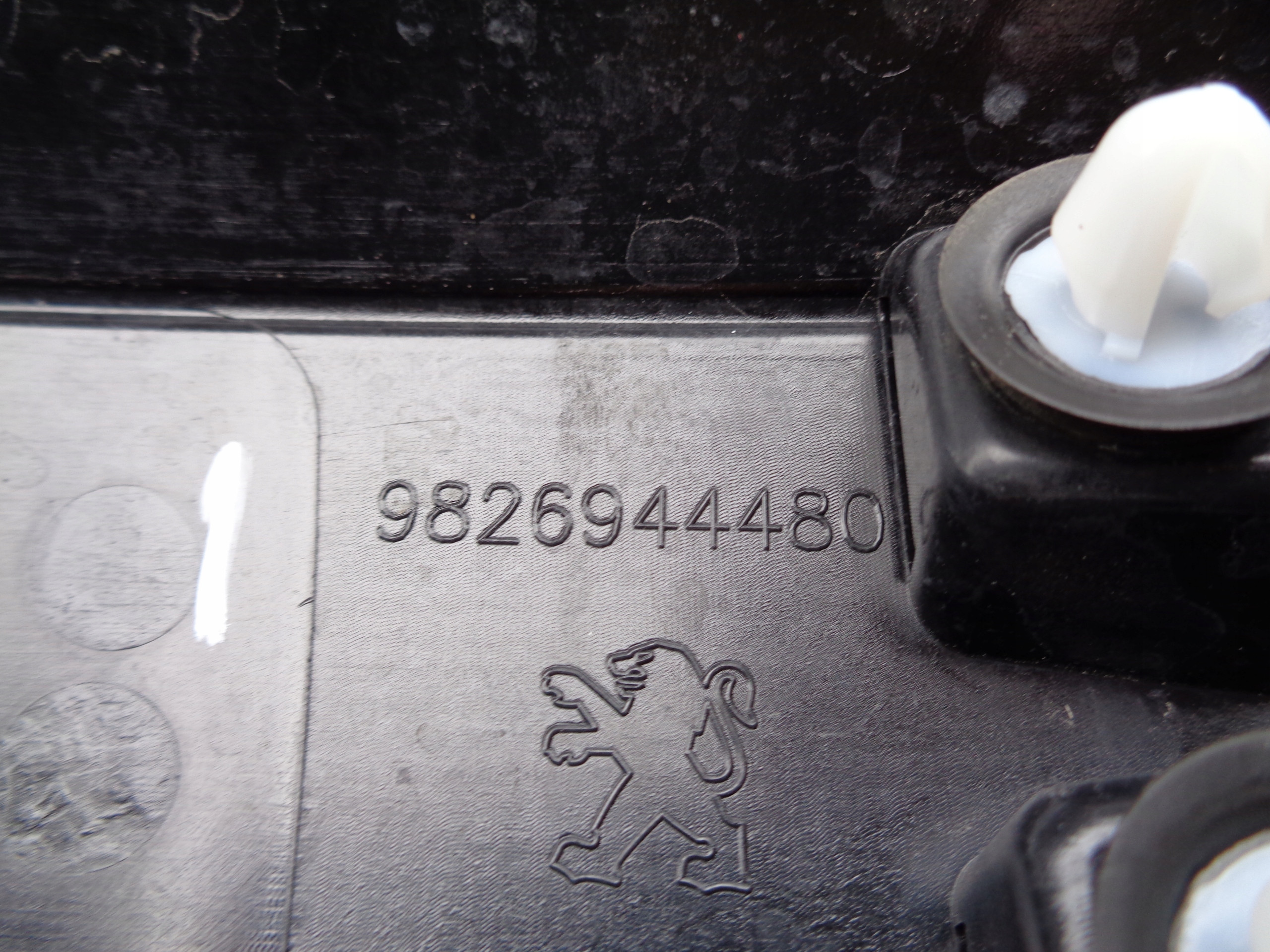 cap moulding bonnet PEUGEOT 208 II 19
