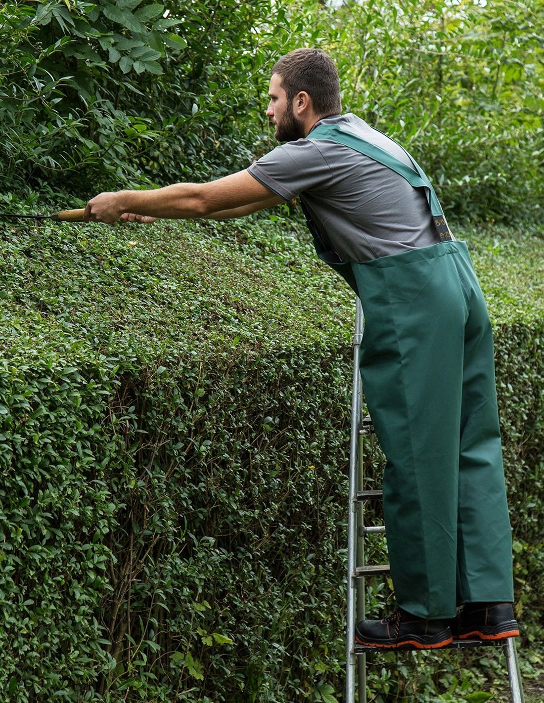 UBRANIE PRZECIWDESZCZOWE WODOODPORNE OGRODNICZKI + KURTKA PROS 101/001 62 Kolor dominujący odcienie zieleni