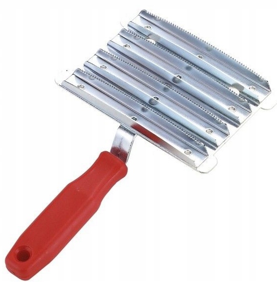 

Zgrzebło Metalowe 8-RZĘDOWE 9,5X14,5CM Kerbl