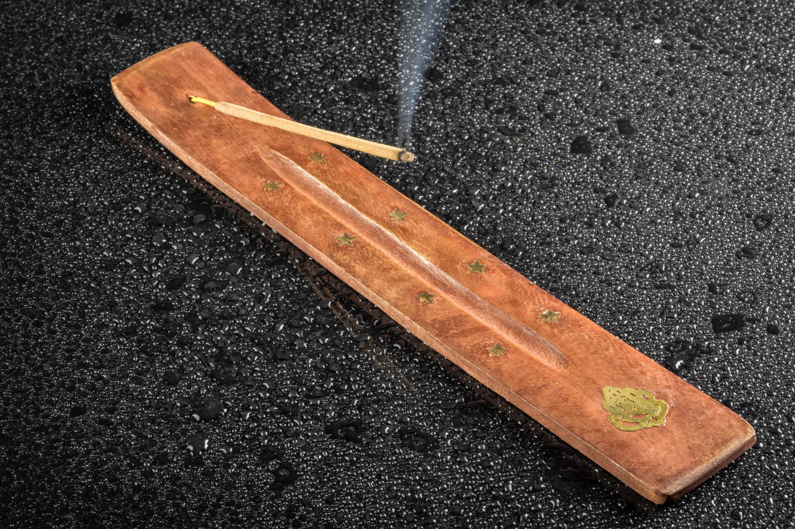 PODSTAWKA POD KADZIDEŁKA NARTA Z MANGOWCA Ganeshia Marka Navia