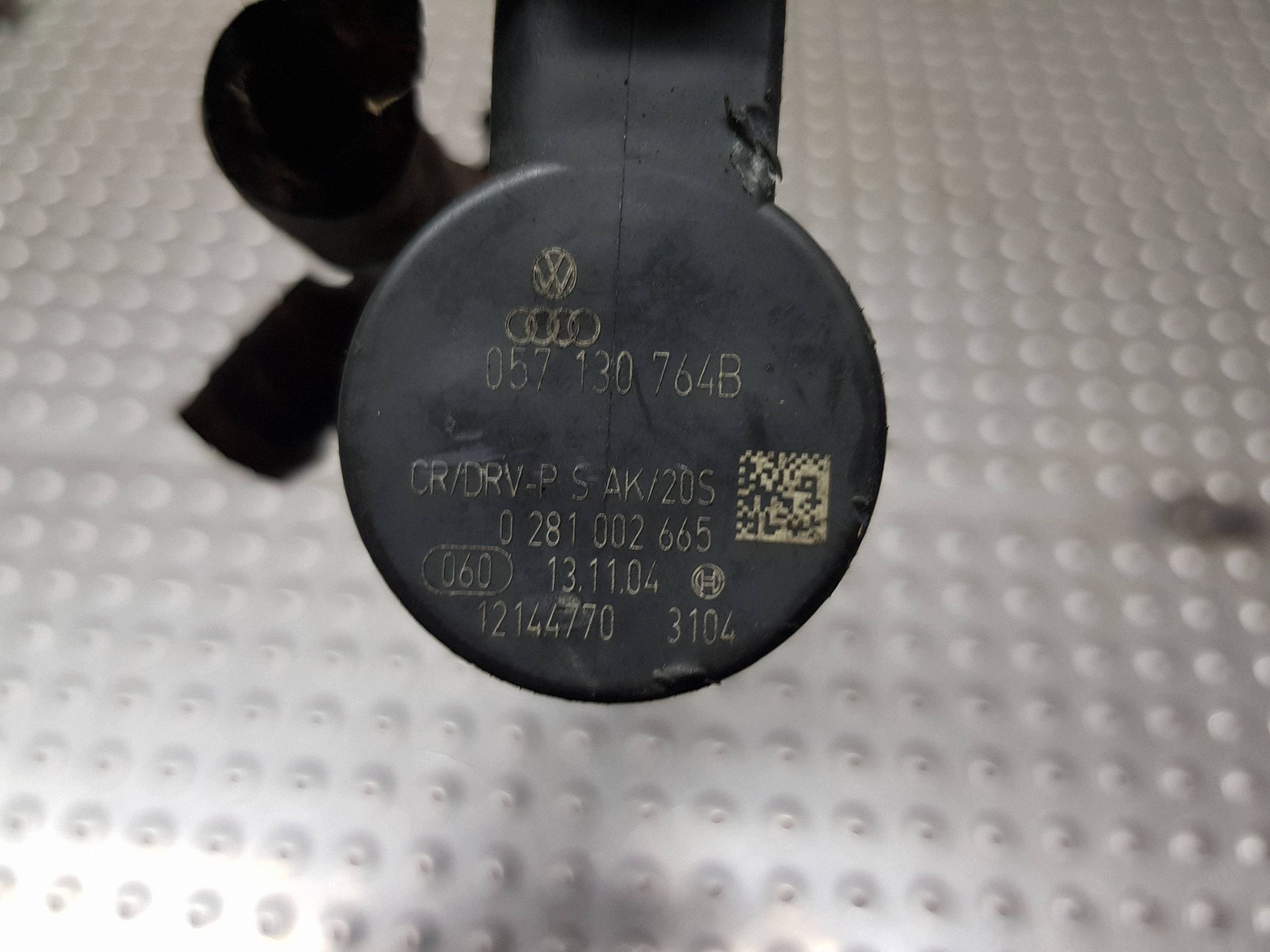 injection ramp right sensor 059130090J AUDI A4 B7 A6 C6 A8 D3 3.0 TDI