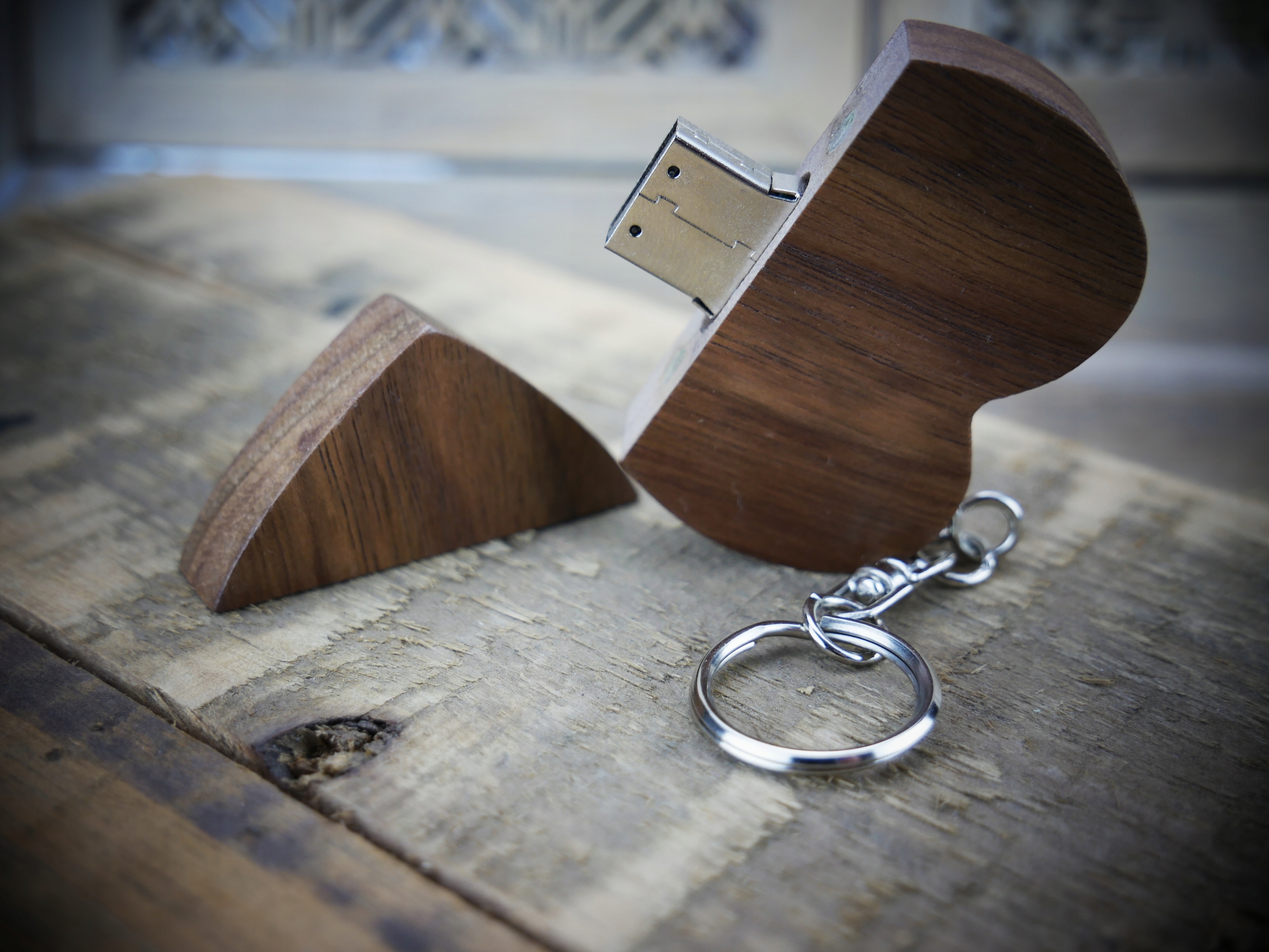 PENDRIVE USB 32 GB derwniane serce BRELOK Marka Jaster