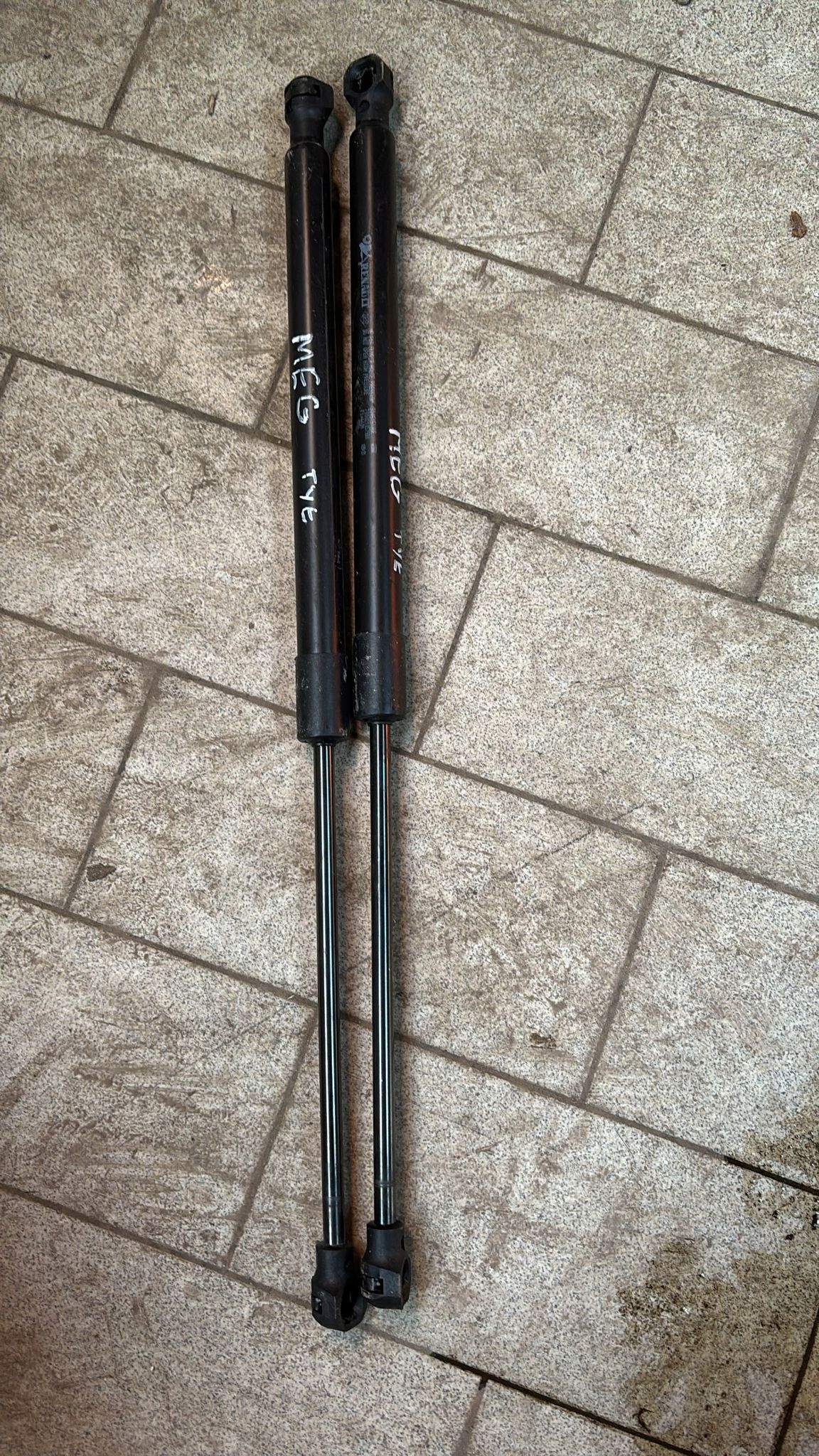 damper bonnet RENAULT MEGANE V E-TECH 904515108R KPL