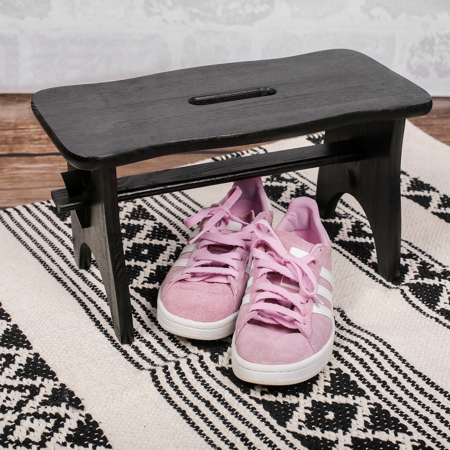 Ryczka czarna drewniana mały taboret krzesełko stołek podnóżek 38x19x21 cm EAN (GTIN) 5060530134106