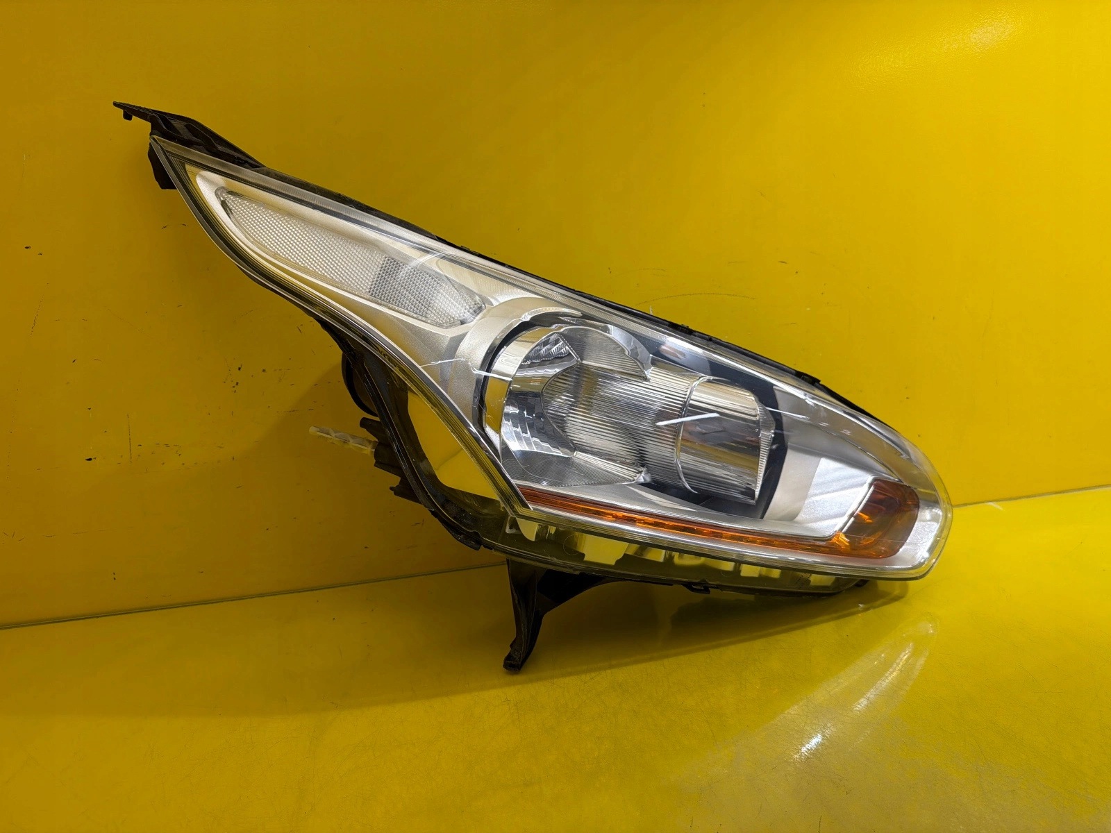 light right Ford Transit Connect II DT11-13W029AC