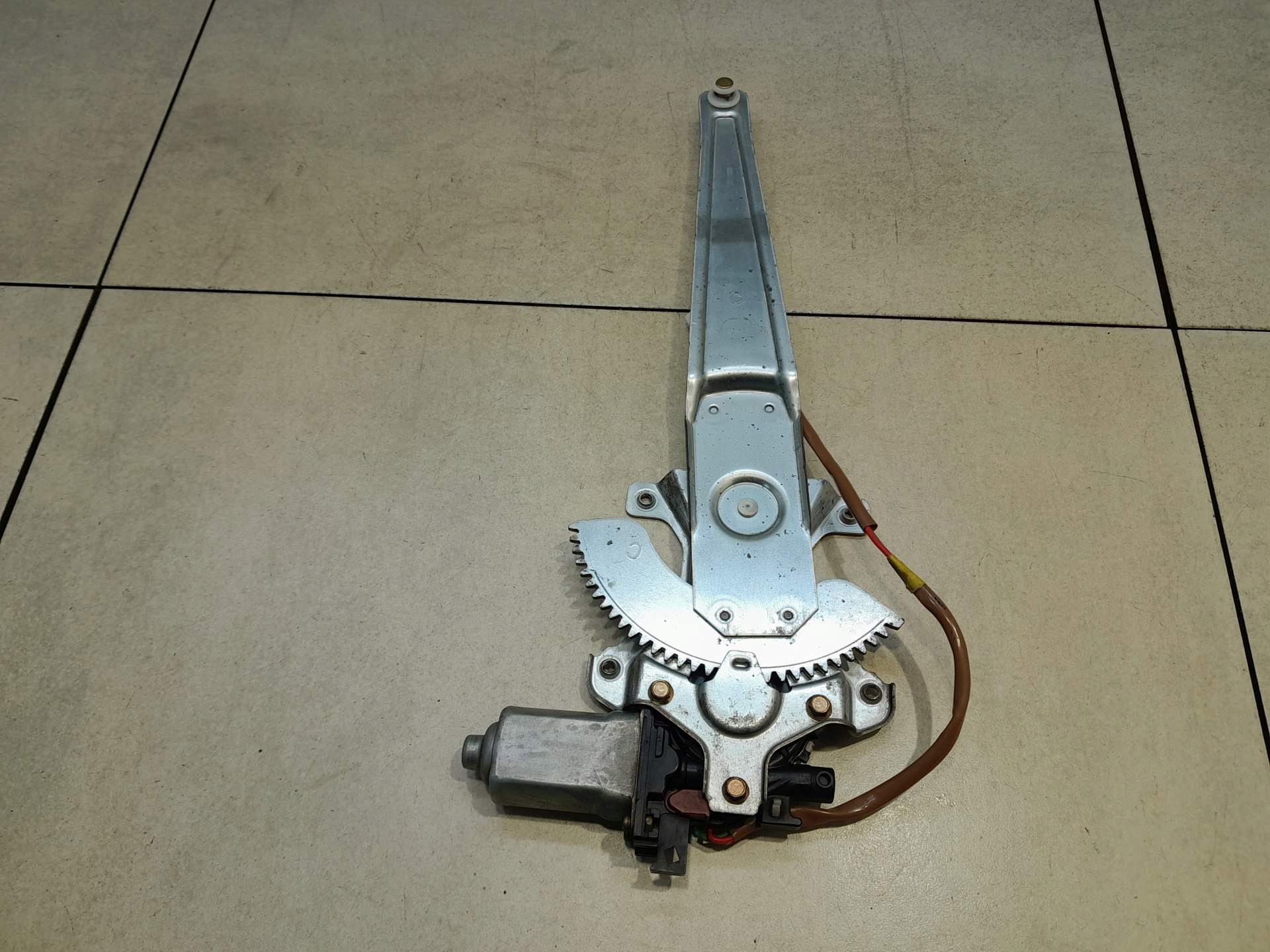 window regulator left rear part MAZDA PREMACY 8621003930