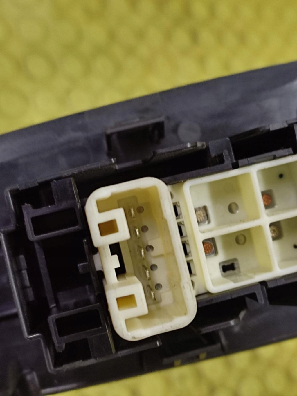 TOYOTA AURIS window control switch right front 7423102530