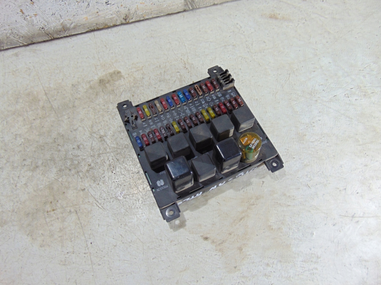 SKRZYNKA BEZPIECZNIKÓW ATLEON 4.5 06-13 24310LB00A