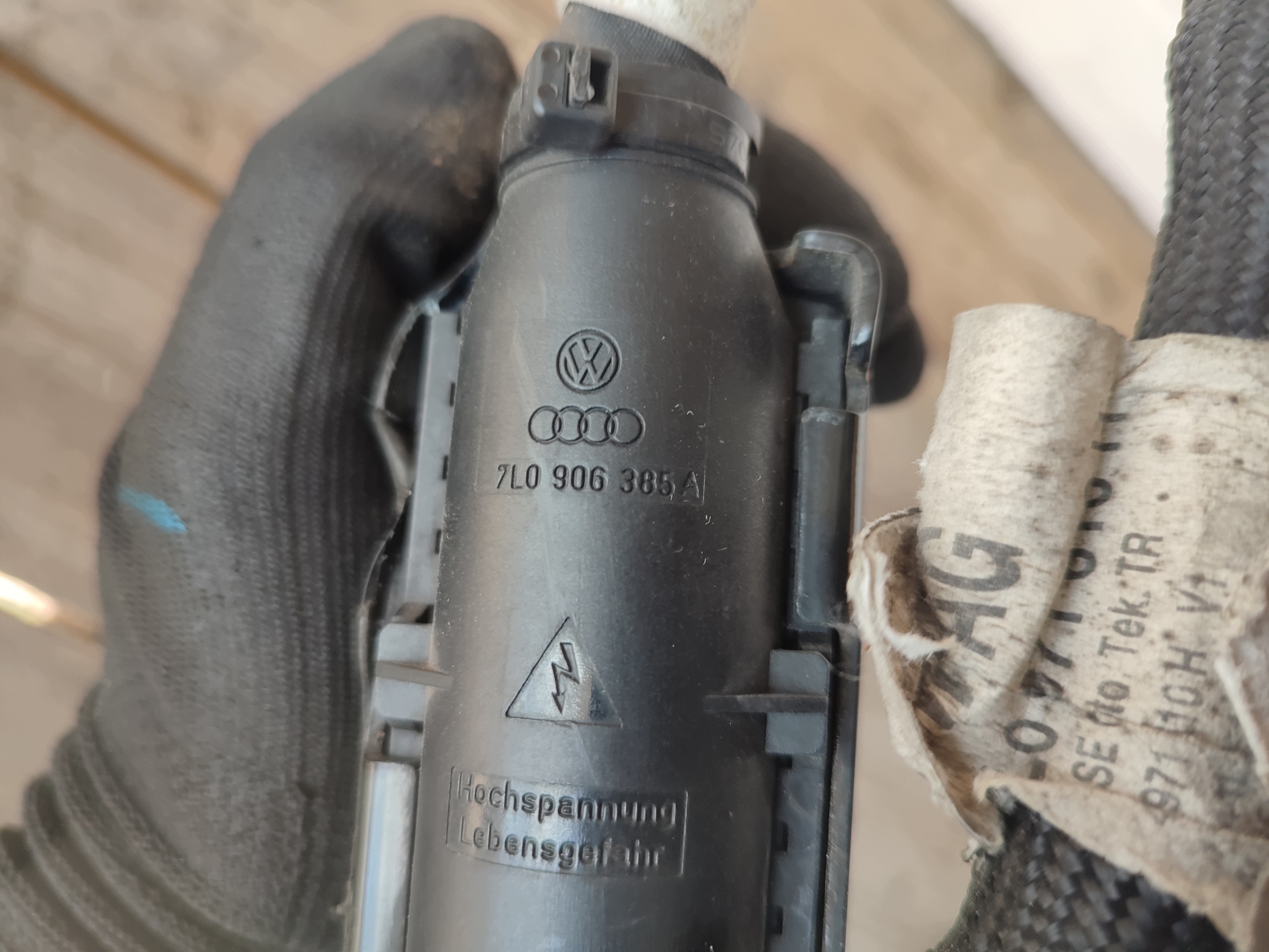 AUDI Q7 4L 3.0 TDI - computer control unit of the engine 4L0910401M