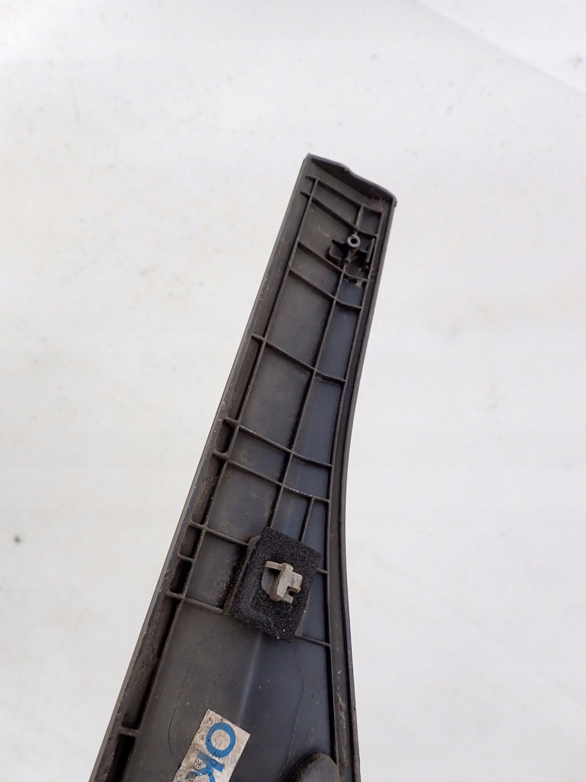 HYUNDAI KONA and 1 17-23 cap moulding door right front