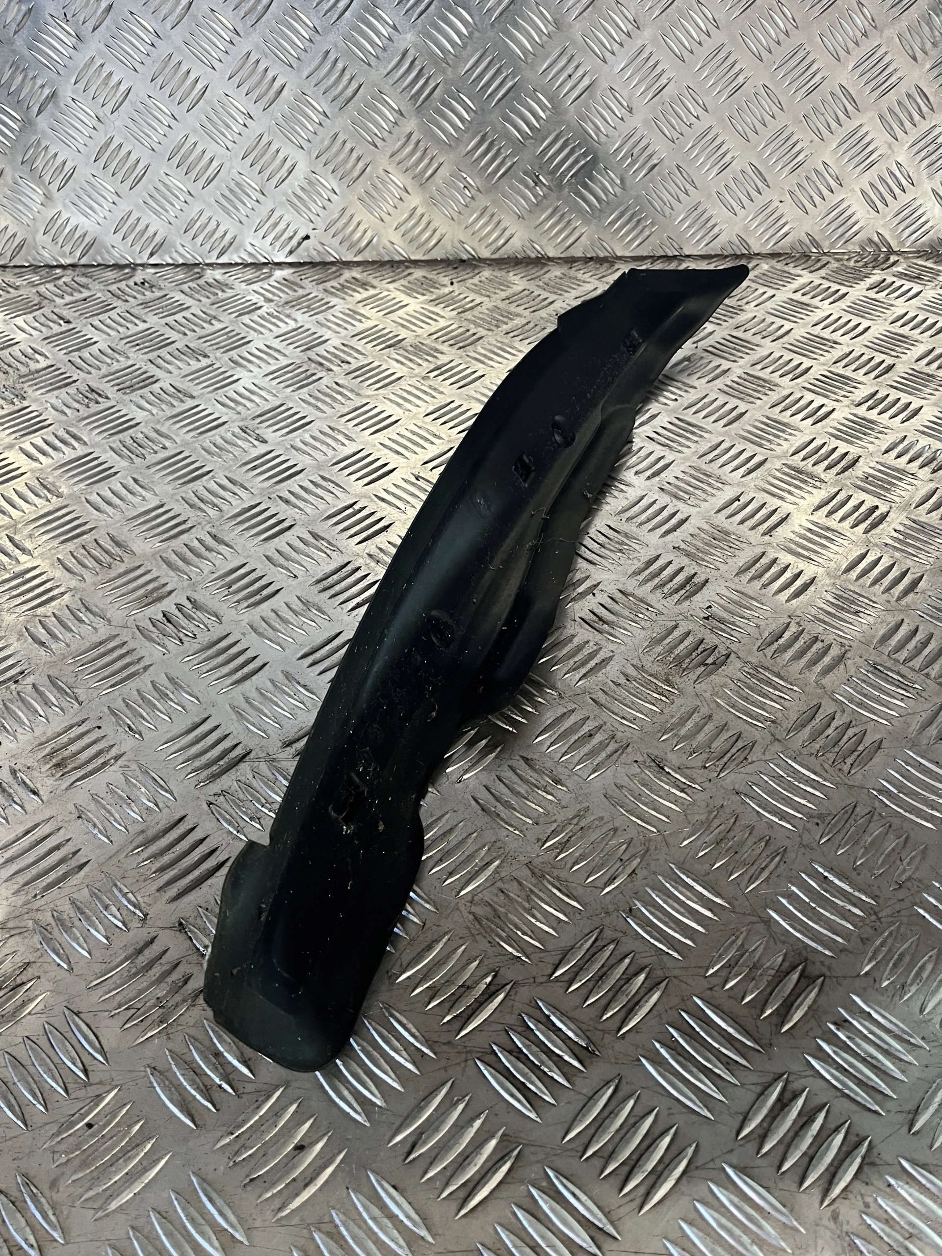 WYGŁUSZENIE BŁOTNIKA PRZÓD LEWE SKODA KAMIQ 19-