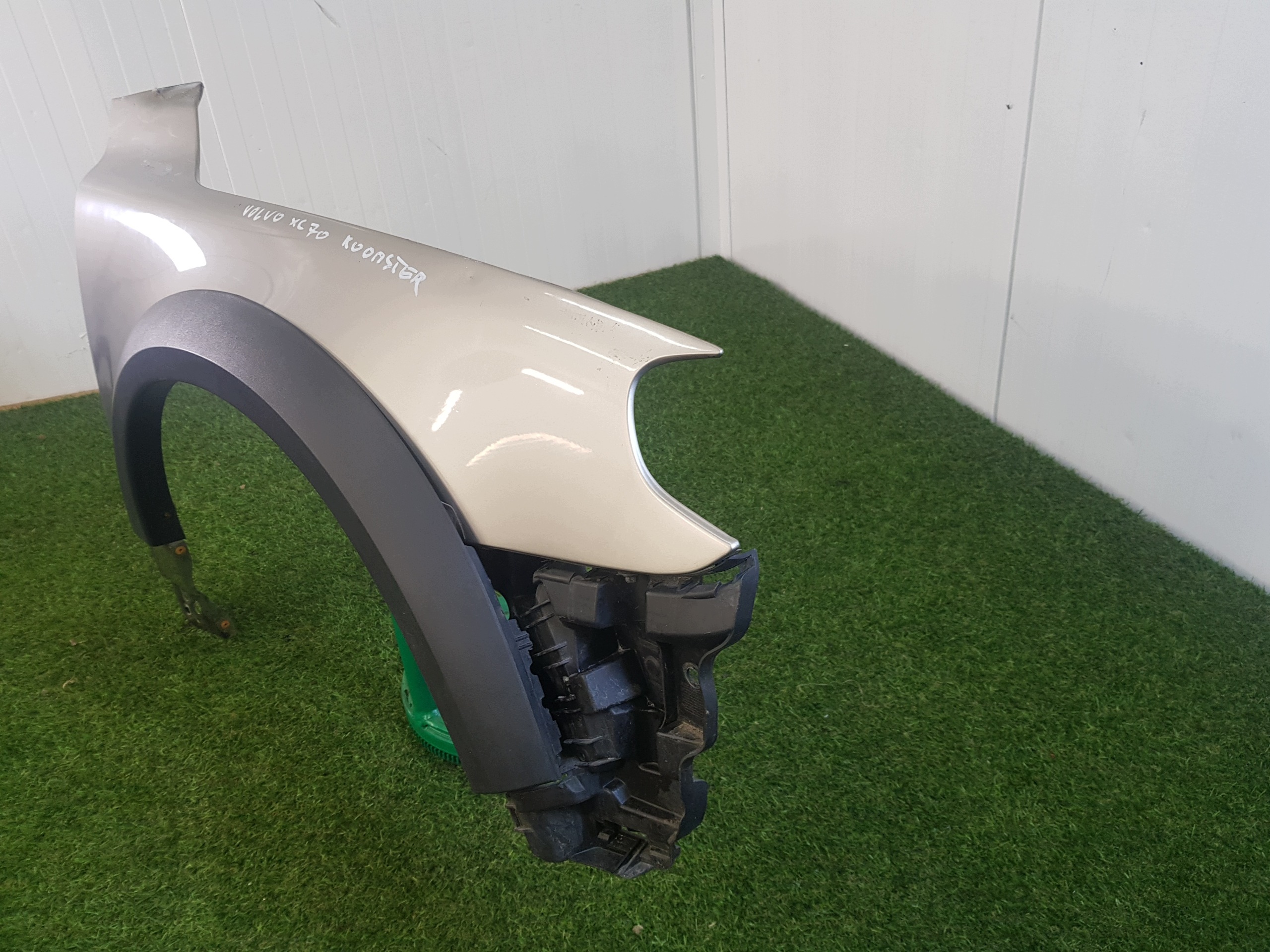 fender right front VOLVO XC70 II 2015