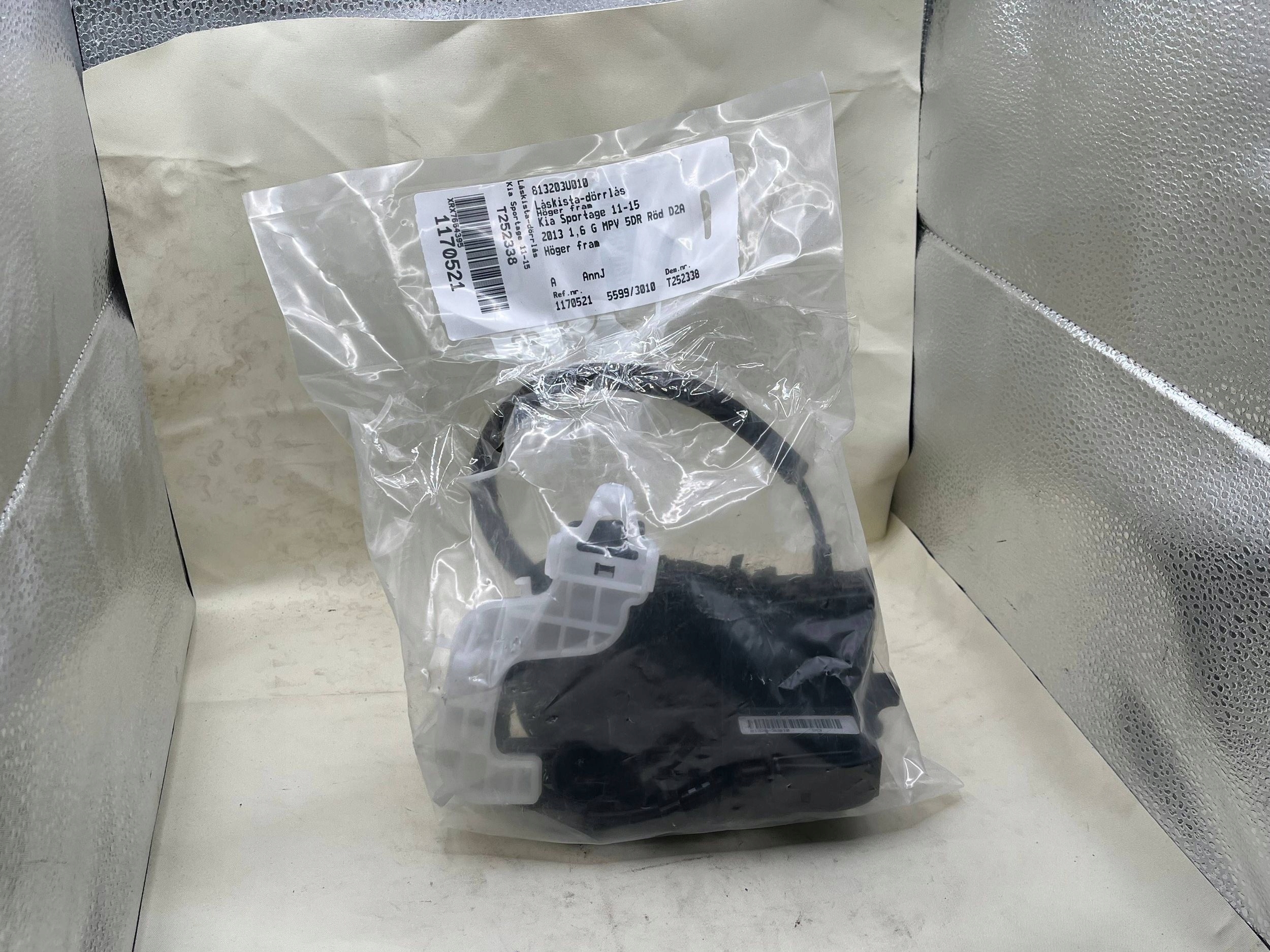 KIA SPORTAGE III lock door right front 813203U01 !J