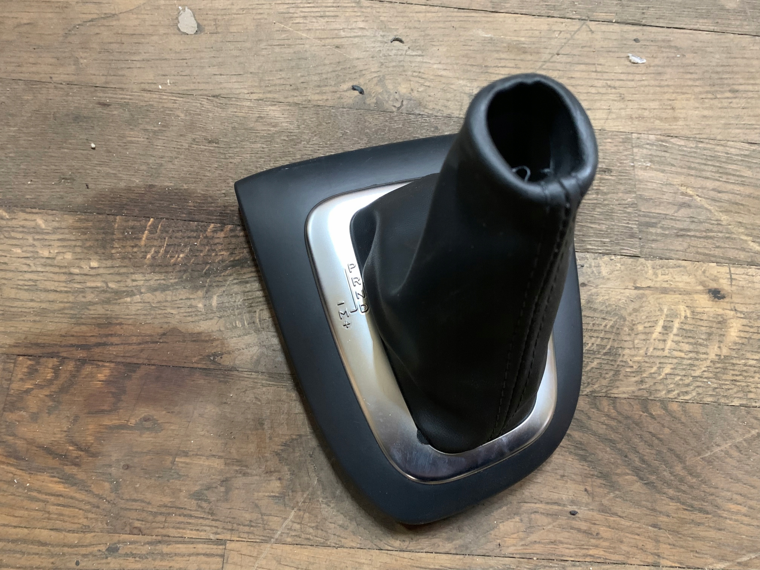 969352021R - RENAULT CAPTUR LIFT СИЛЬФОН РАМКА АВТОМАТ EDC