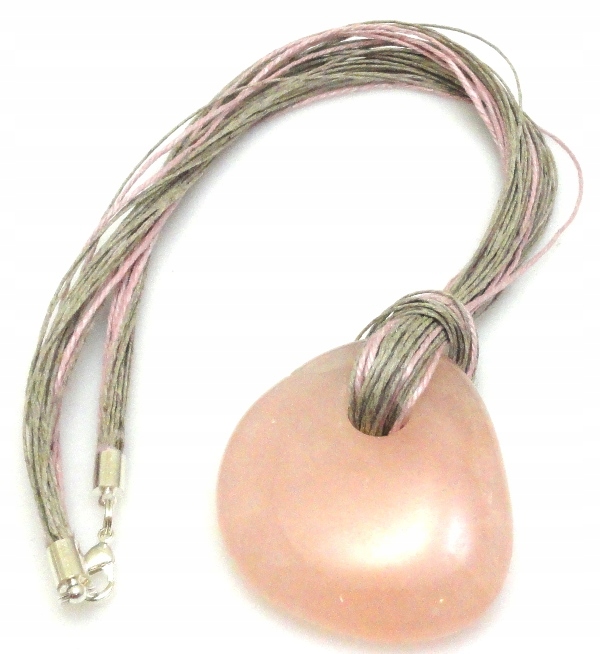 Náhrdelník růžový křemen 50x45x13 mm s lněnými šňůrkami