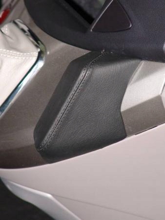 Konsola Kuda pod tel Mitsubishi Grandis od 2004