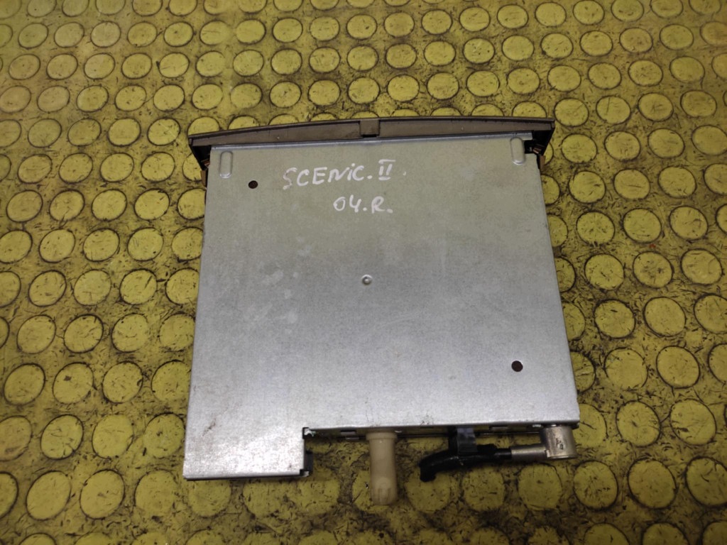 RENAULT SCENIC II RADIO 8200300860