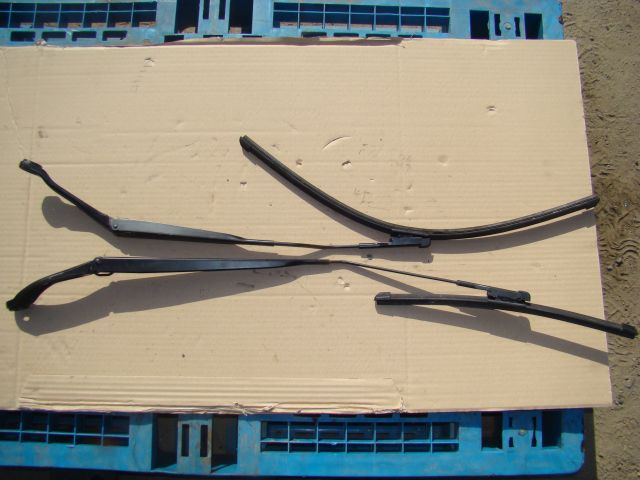 99999978575700 - Nissan Qashqai J10 рычаги стеклоочистителя спереди